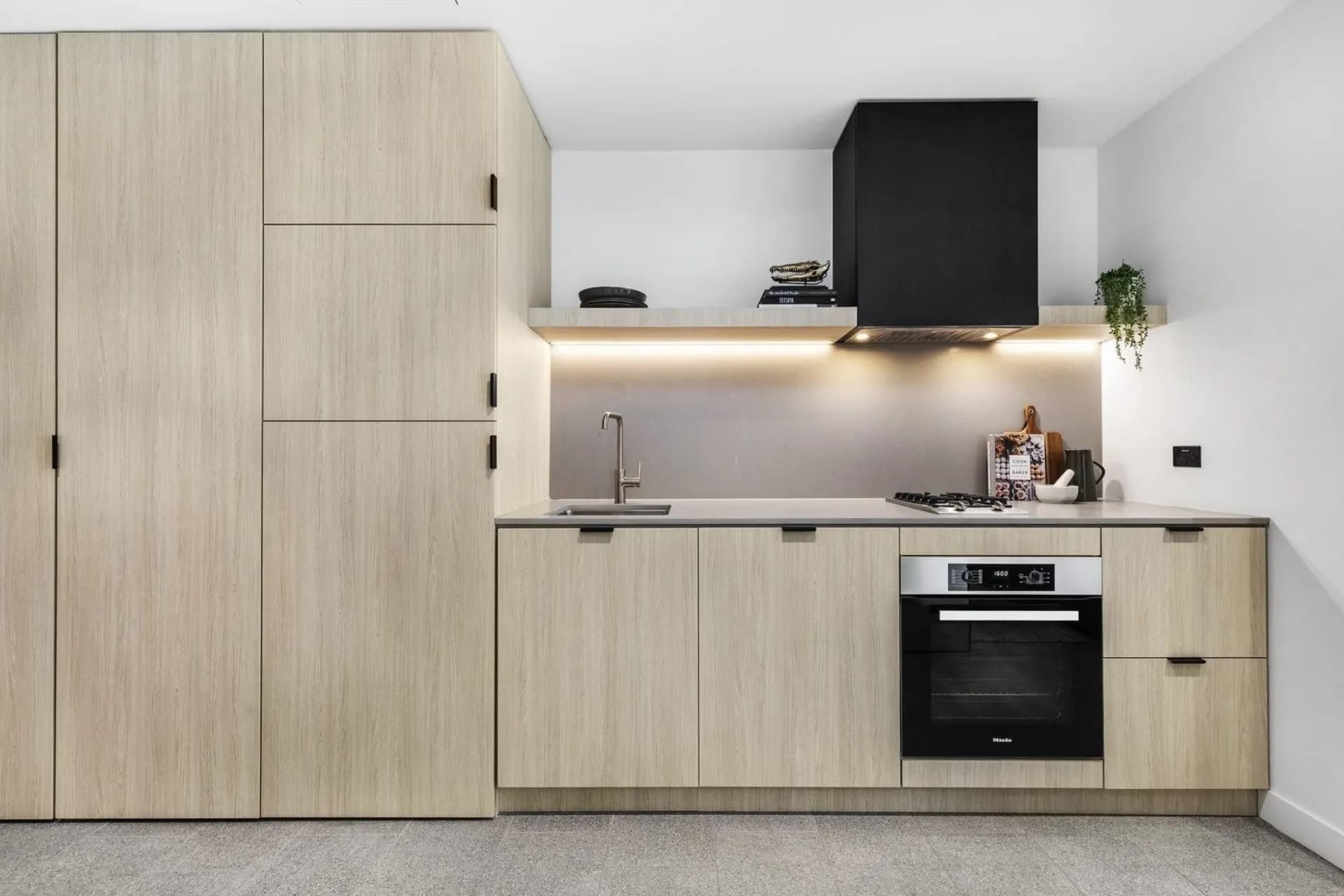 402/3 Butt Street, Surry Hills - Thumbnail 2