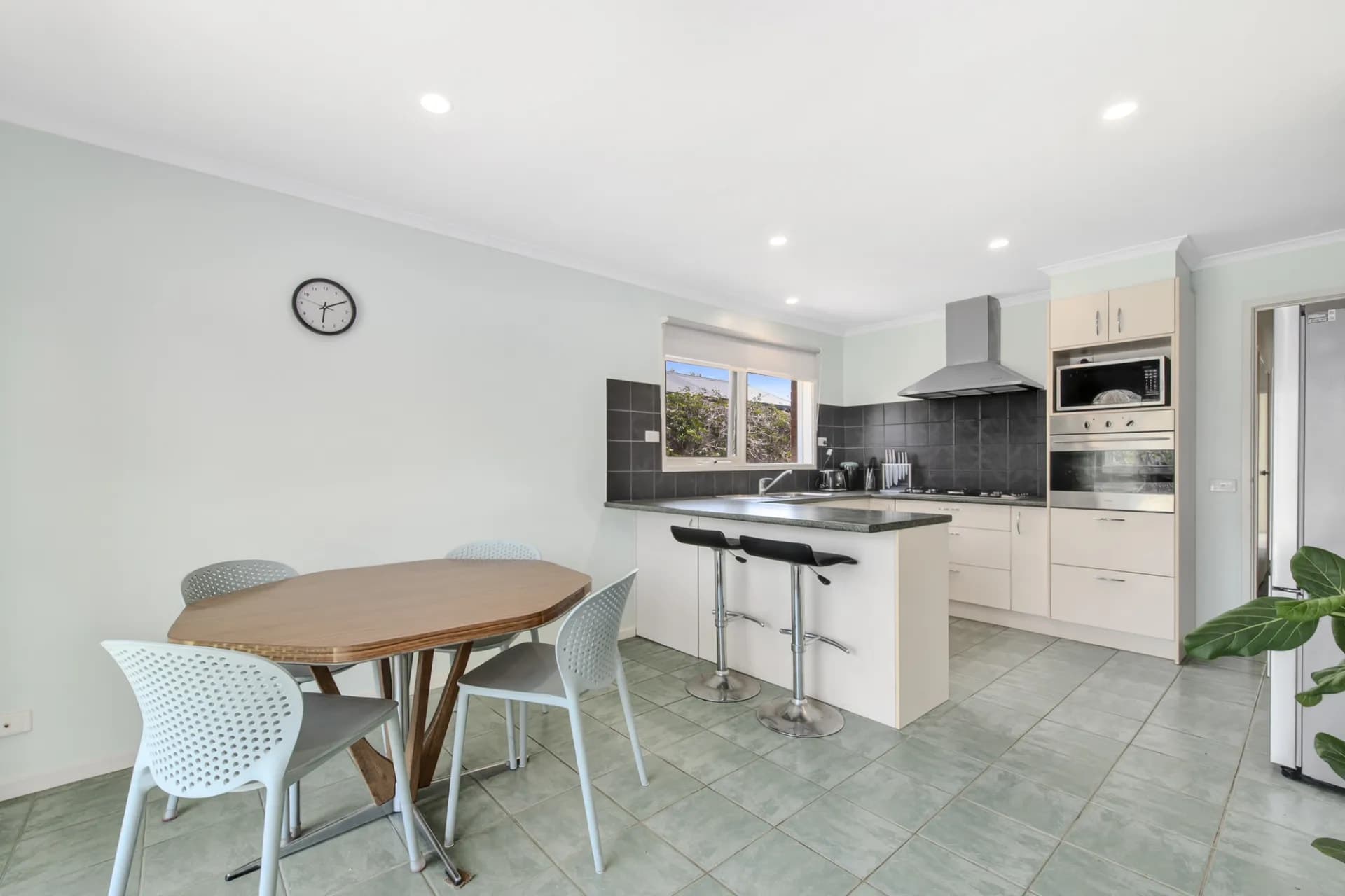 6 Watson Avenue, Dromana, VIC, Dromana - Thumbnail 2
