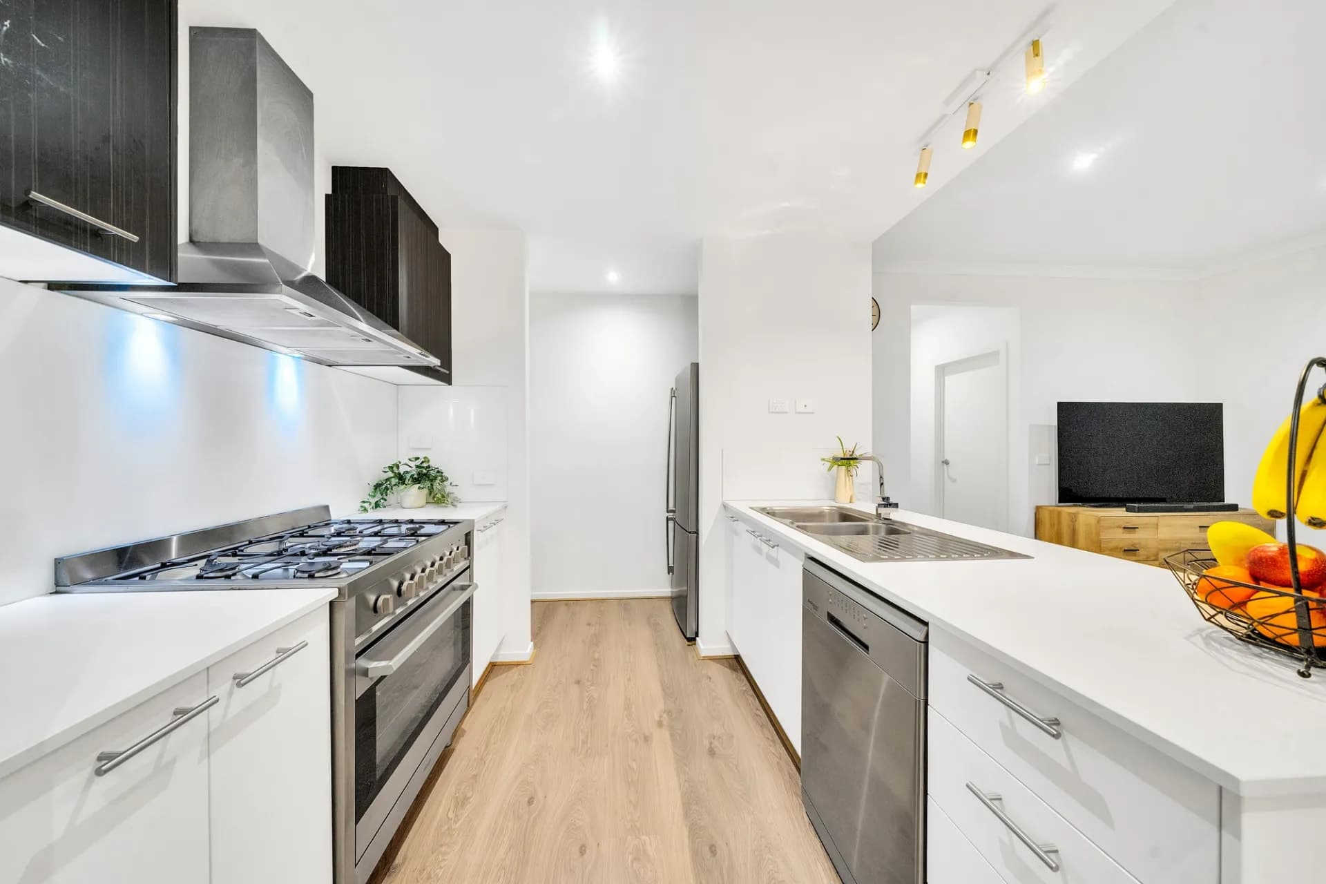 46 Beehive  Drive, Williams Landing - Thumbnail 6