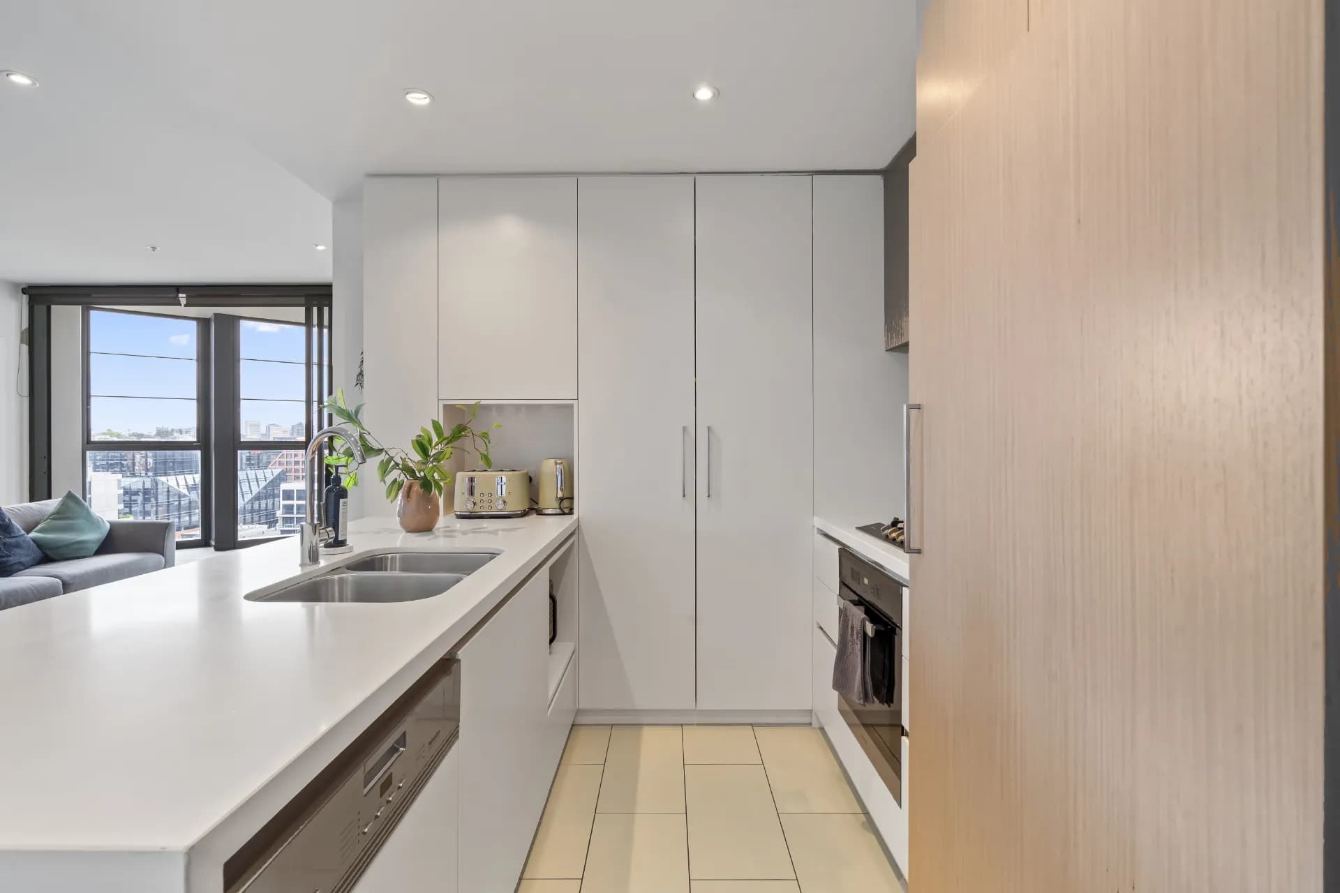 1007/140 Swan Street, Richmond - Thumbnail 4