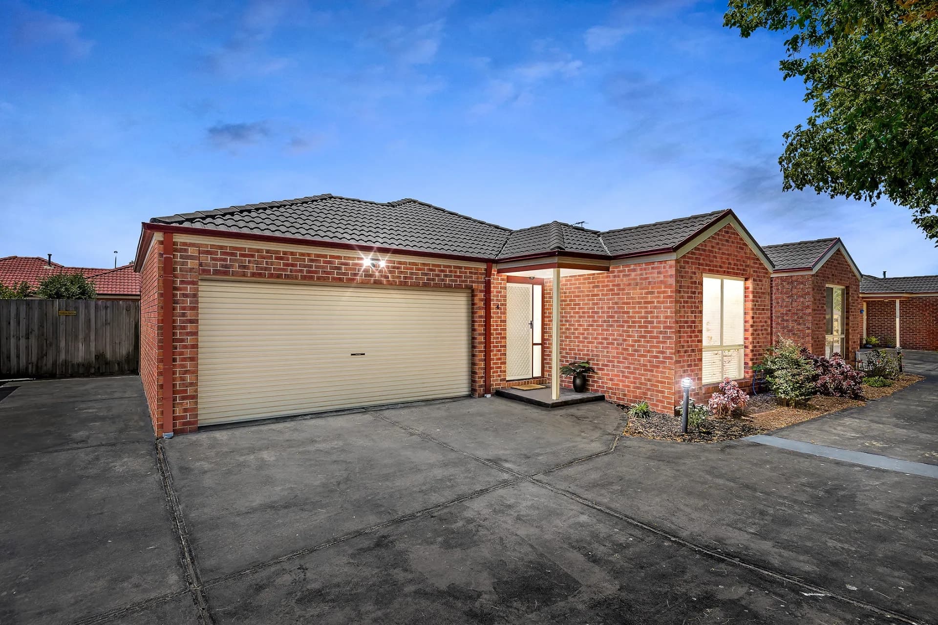 4/13 Linmac Drive, Hampton Park - Image 1