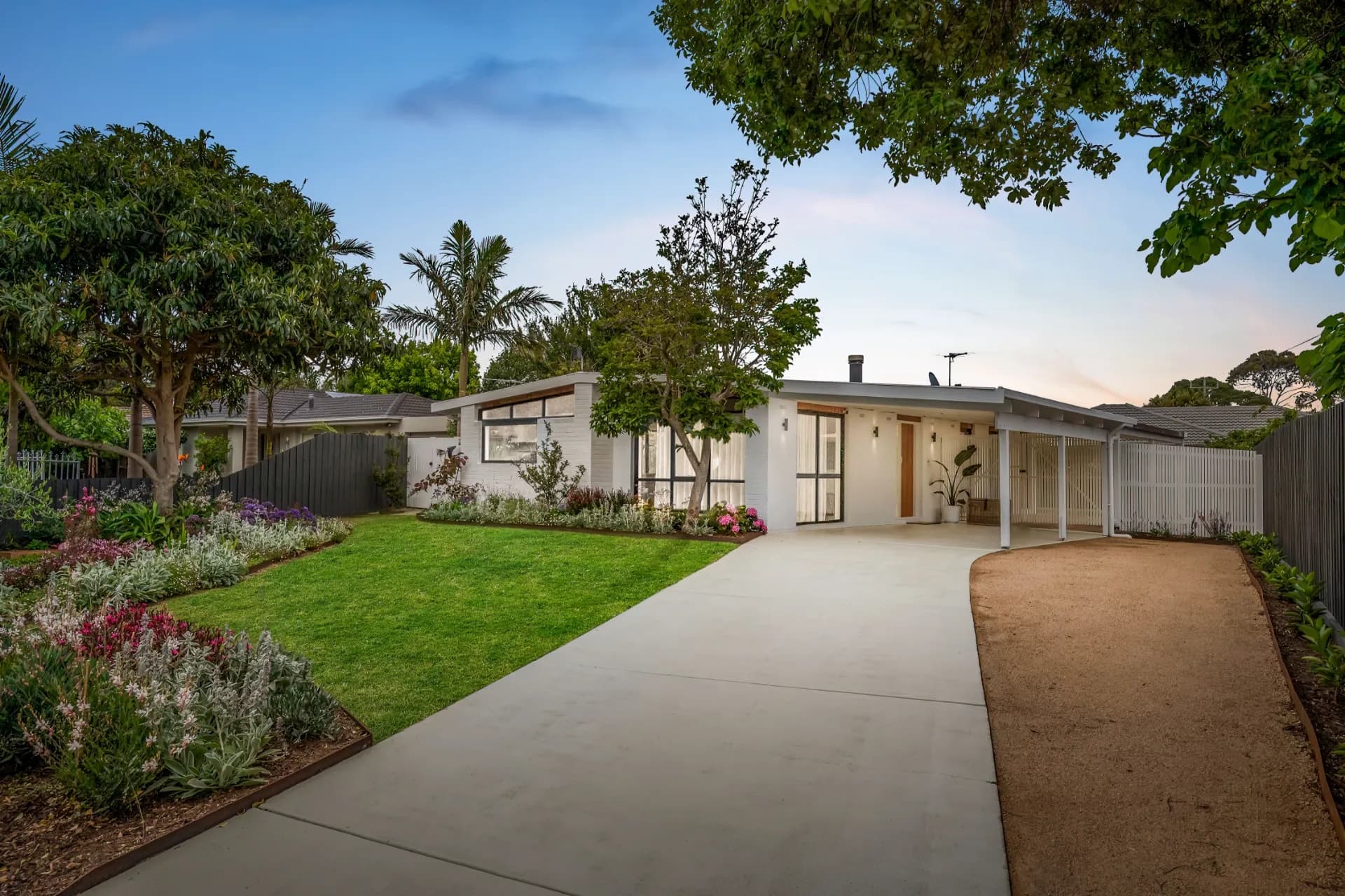 38 Woonton Crescent, Rosebud - Image 1