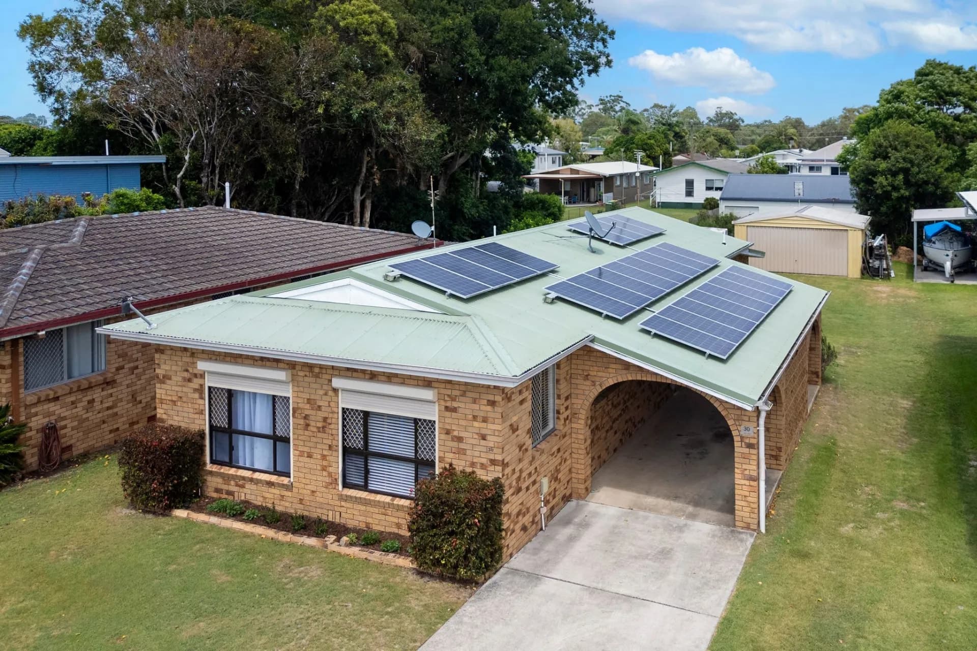 30  Cook Street, Golden Beach - Image 1