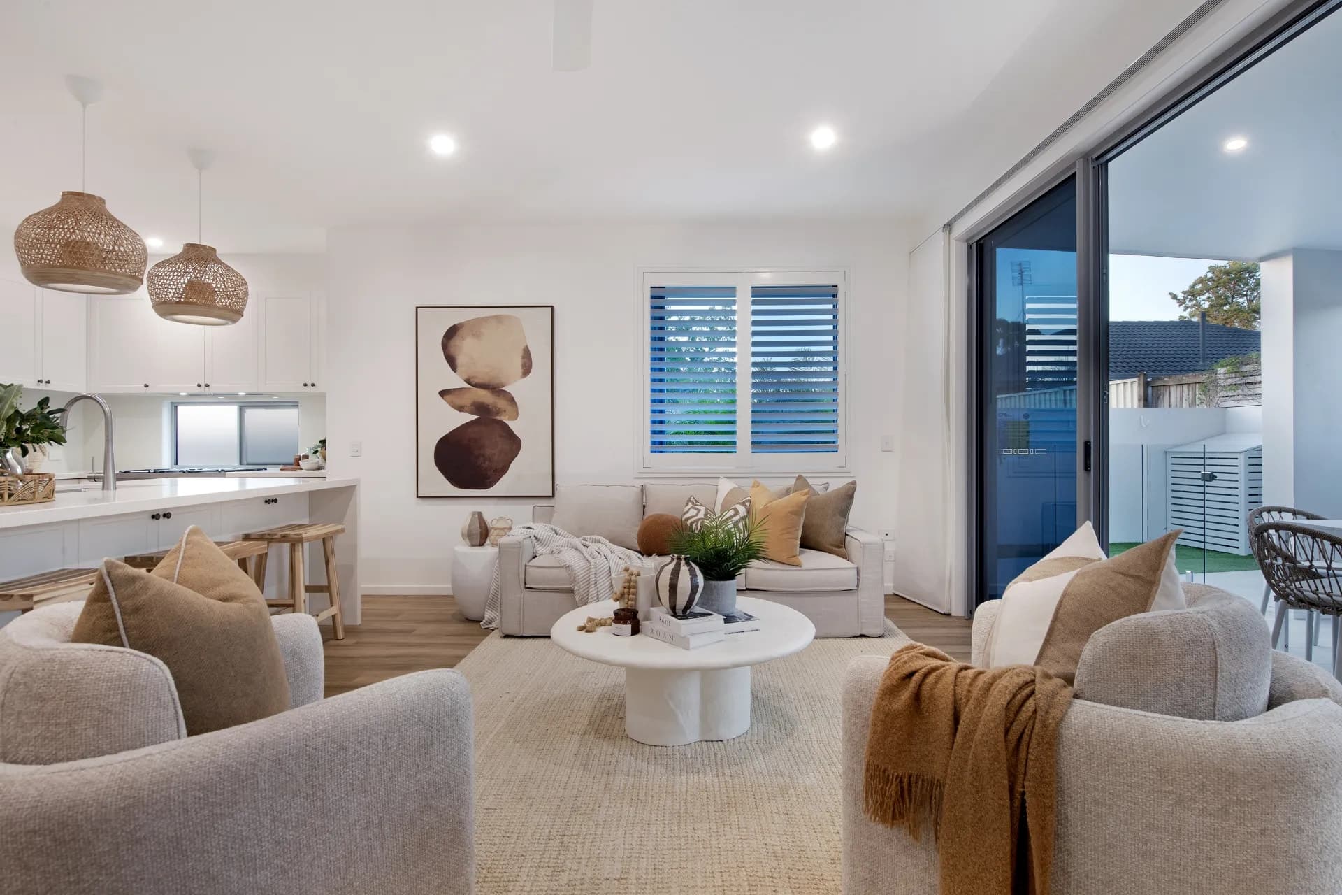 1/7 Esther  Place, Surfers Paradise - Image 1