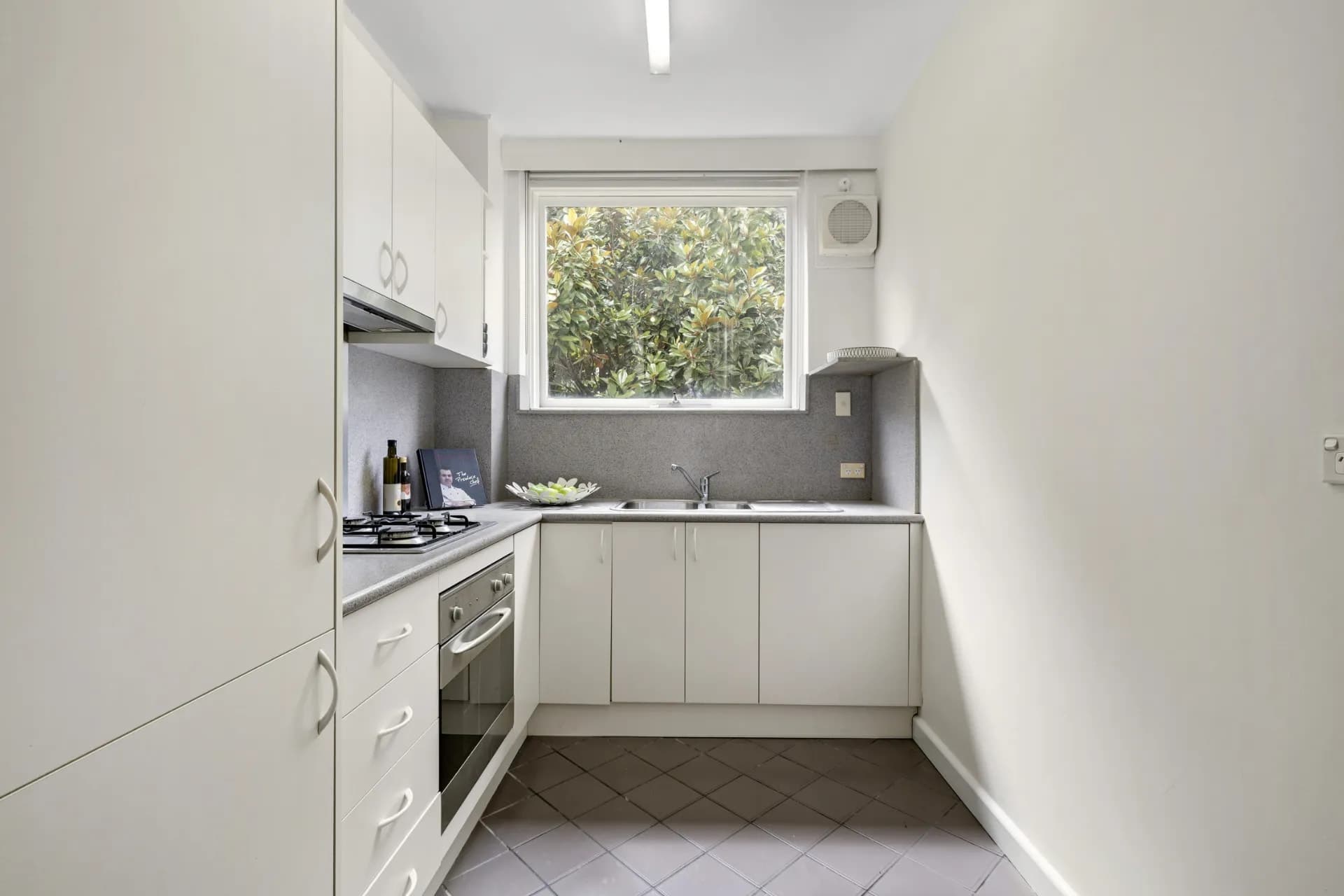 17/30 Mona Place, South Yarra - Thumbnail 7