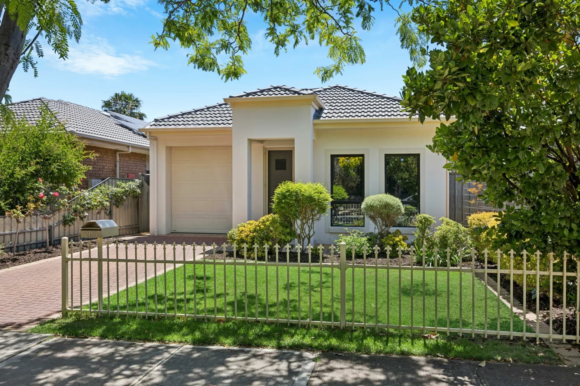 20B Dix Avenue, Marden - Image 1