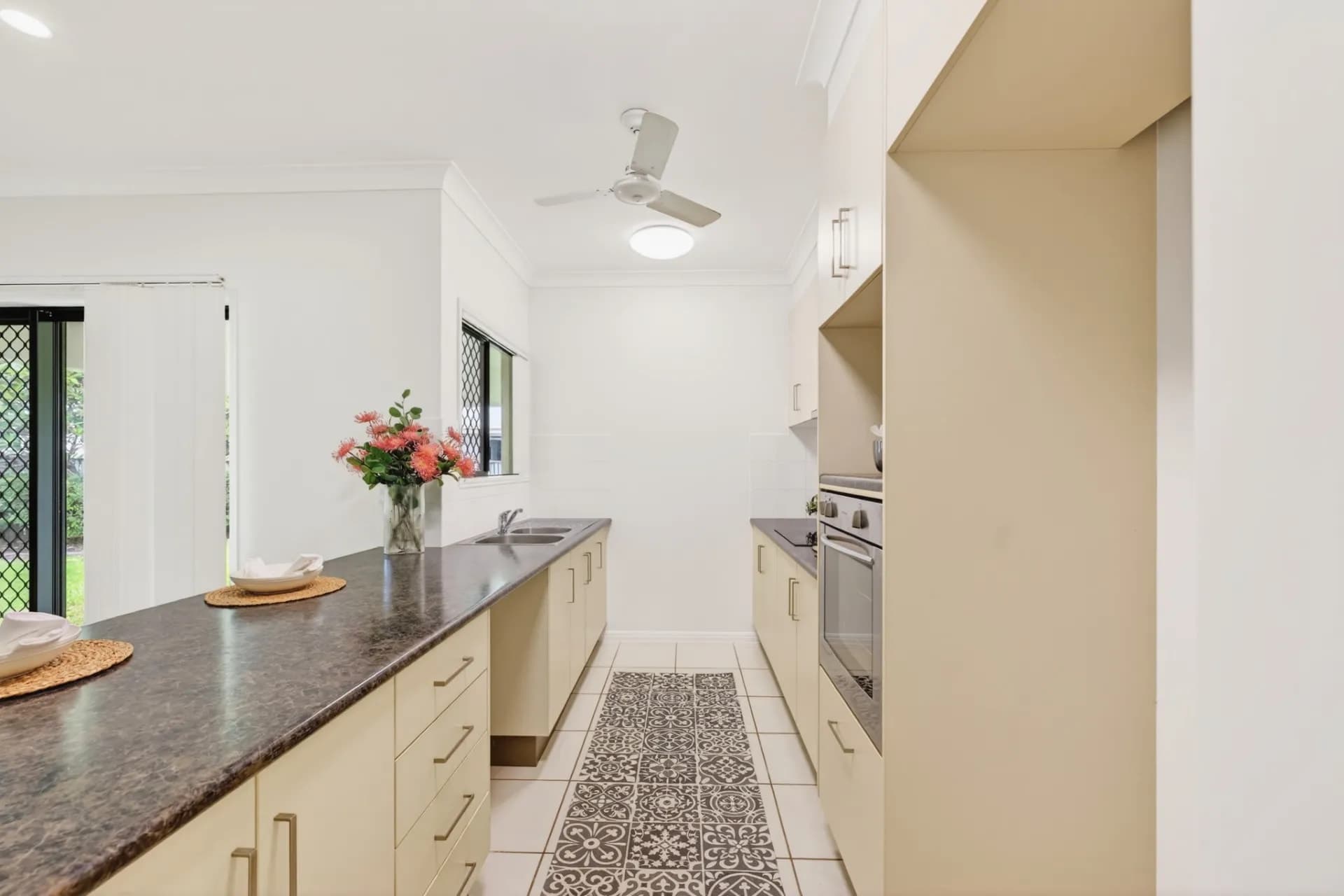 9 Rattray Street, Bushland Beach - Thumbnail 5