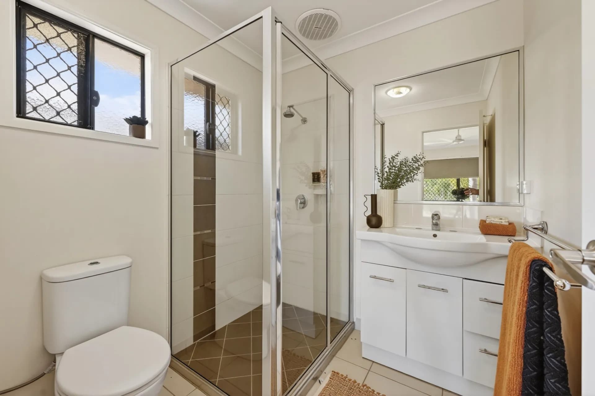 66 Ellsworth Drive, Mount Louisa - Thumbnail 3