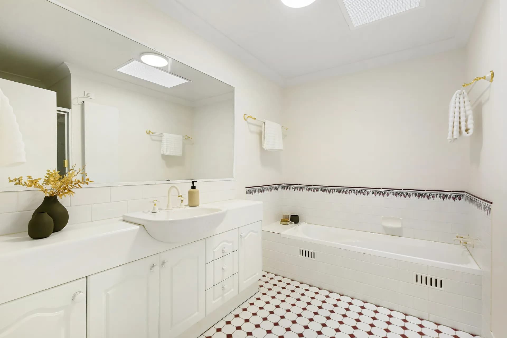2/118 Tyrrell Street, The Hill - Thumbnail 8