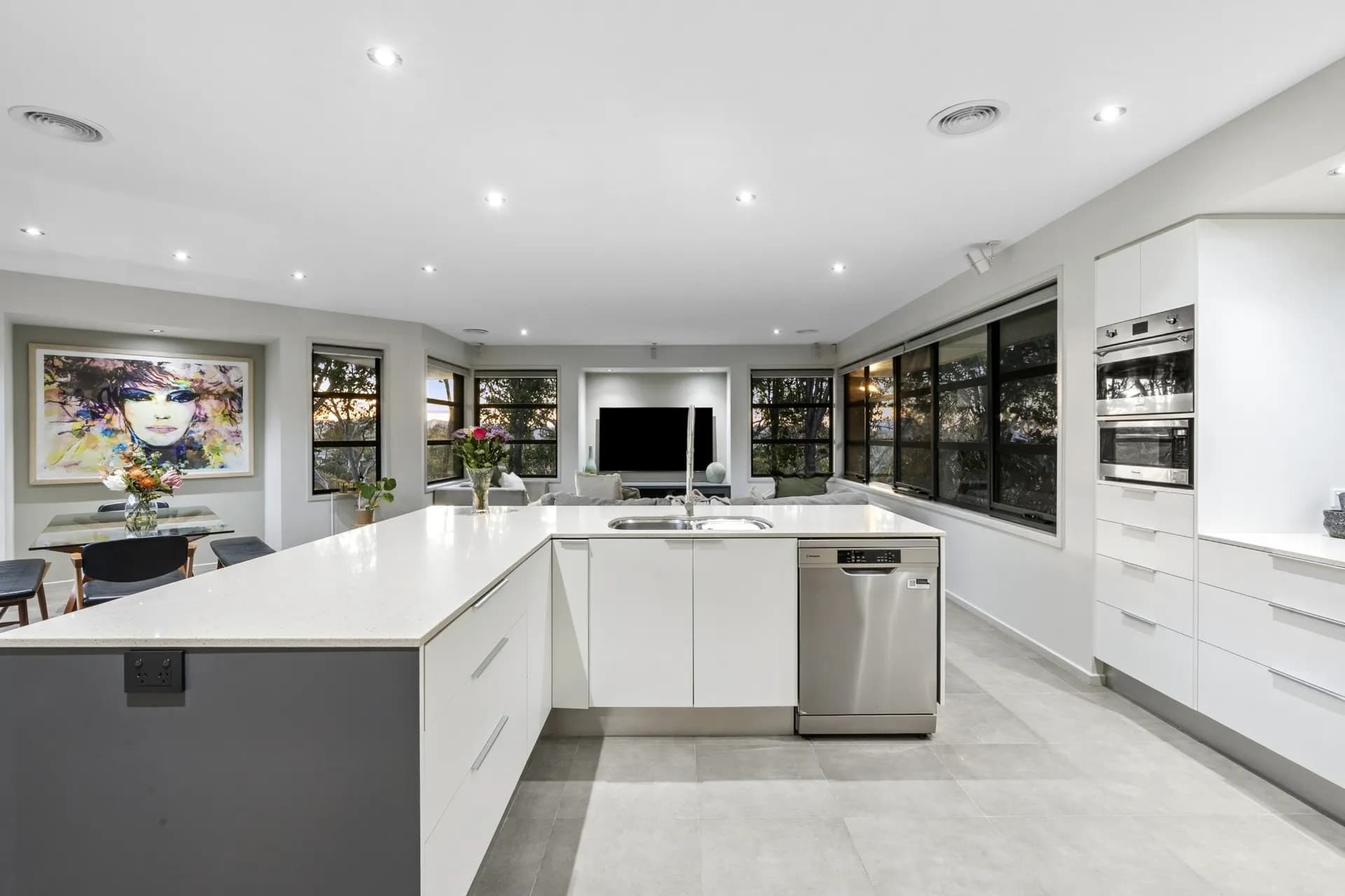 8 Laurence Close, Jerrabomberra, NSW, Jerrabomberra - Thumbnail 6