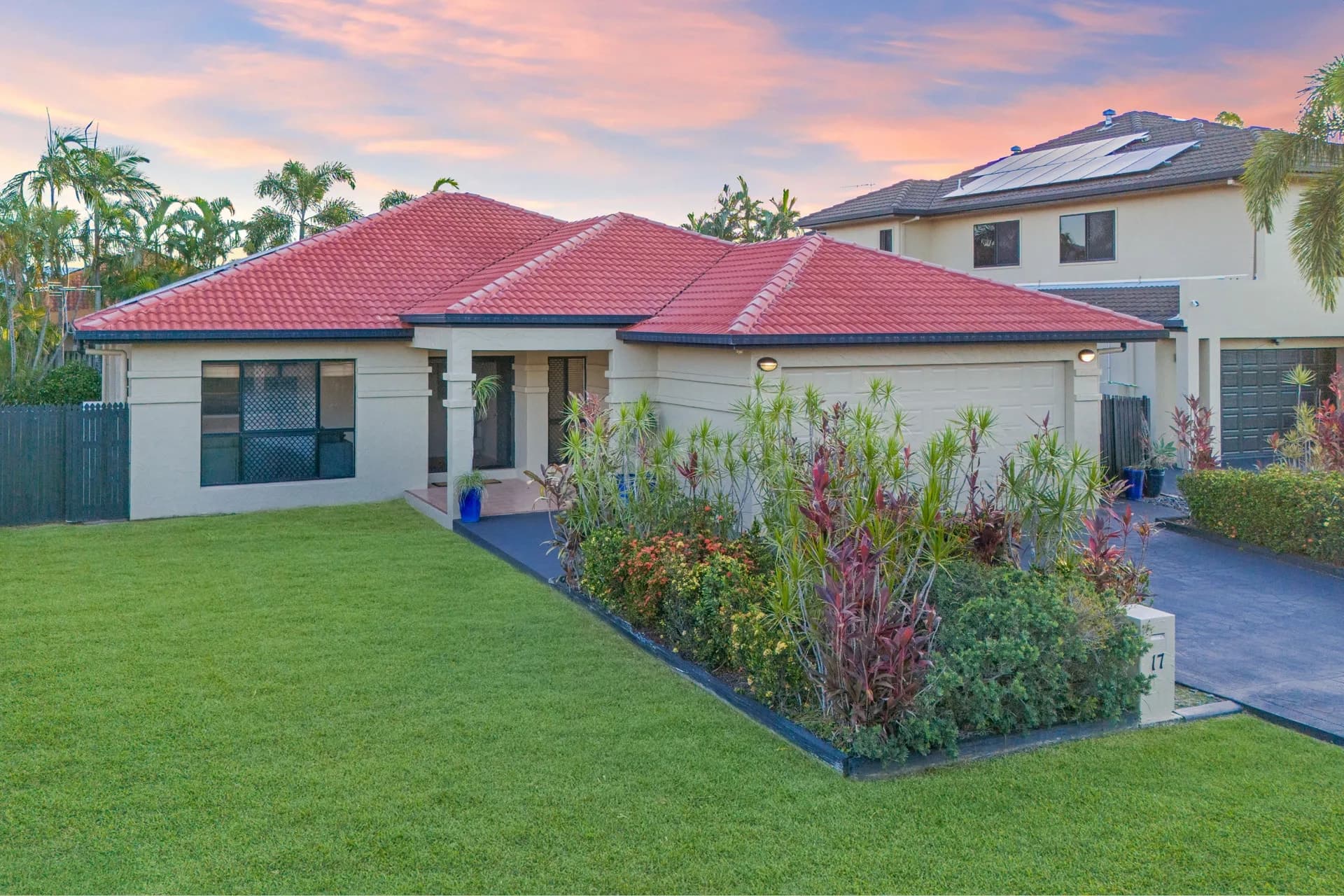 17 Lakeview Court, Kirwan - Thumbnail 2