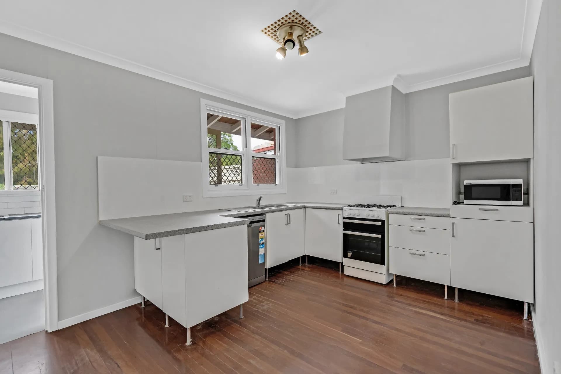 84 Parade Road, Withers, WA, Withers - Thumbnail 4