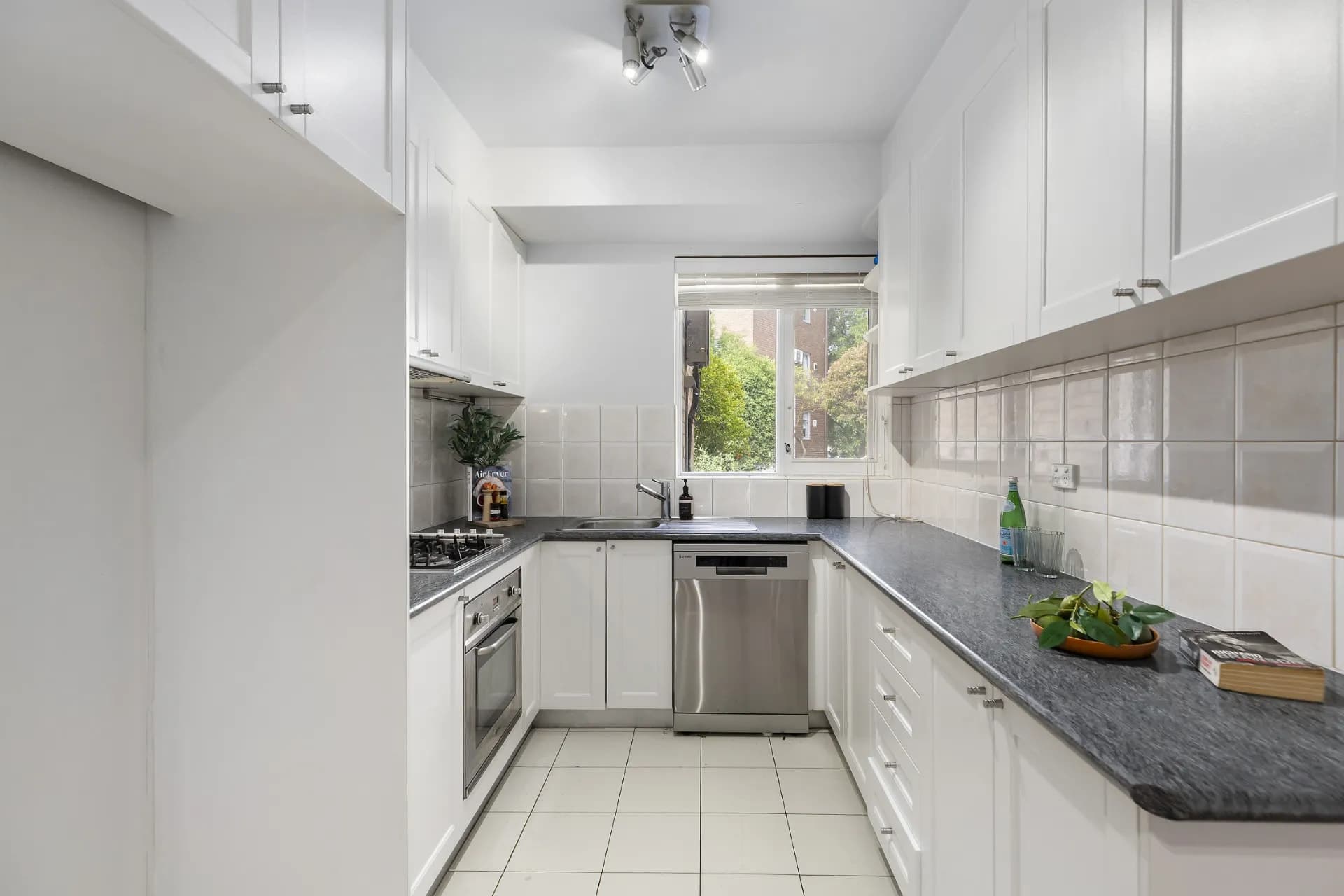 4/48 Cromwell Road, South Yarra - Thumbnail 4