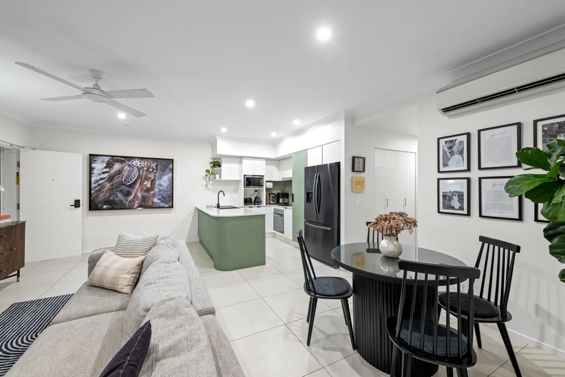 2/44 Jackson Street, Hamilton - Image 1