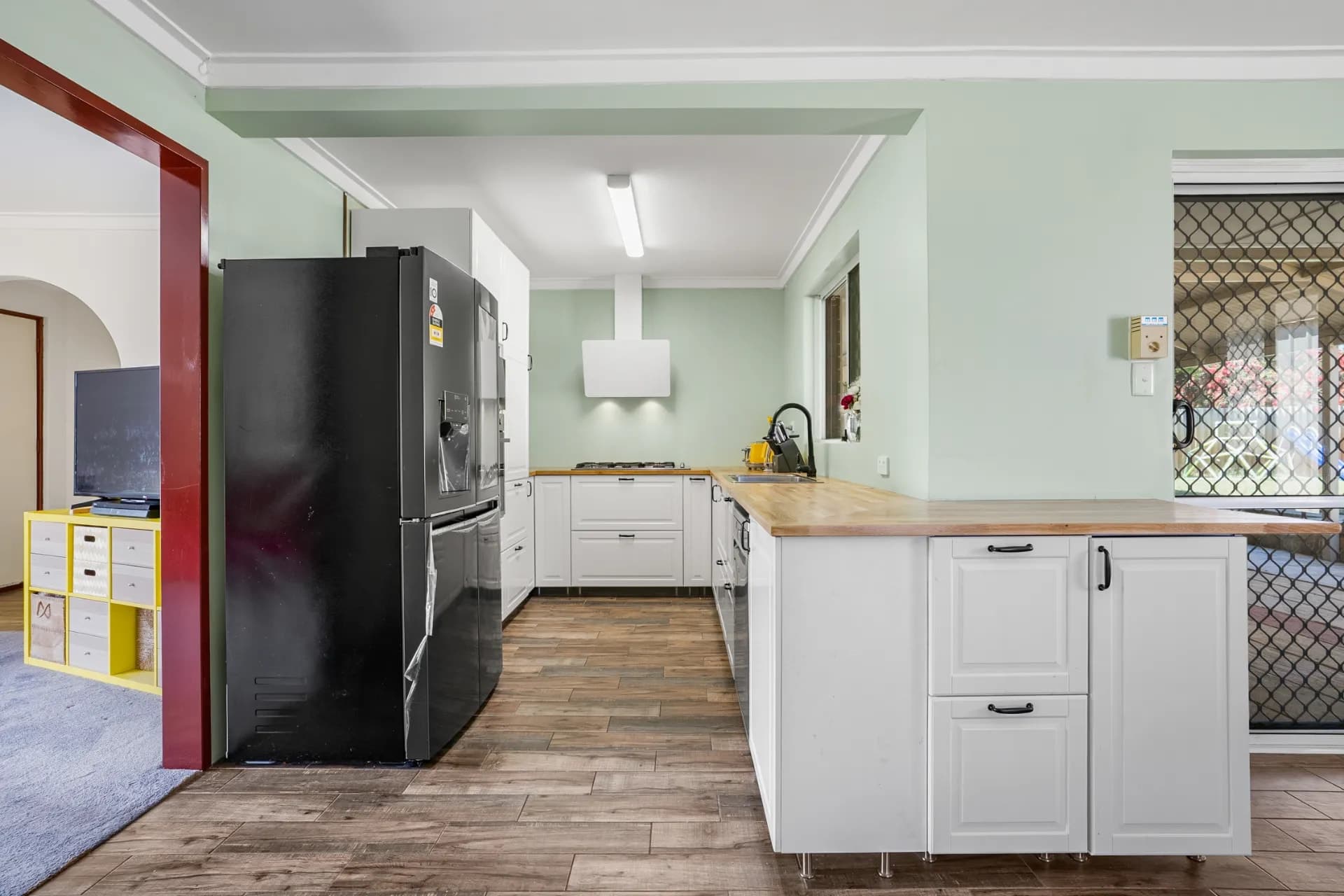 6 Seabrooke Avenue, Rockingham - Thumbnail 8