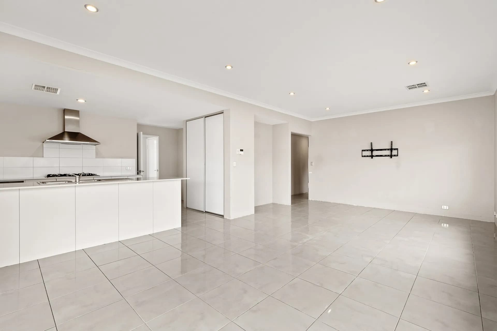 1 Jutland Avenue, Baldivis, WA, Baldivis - Thumbnail 5