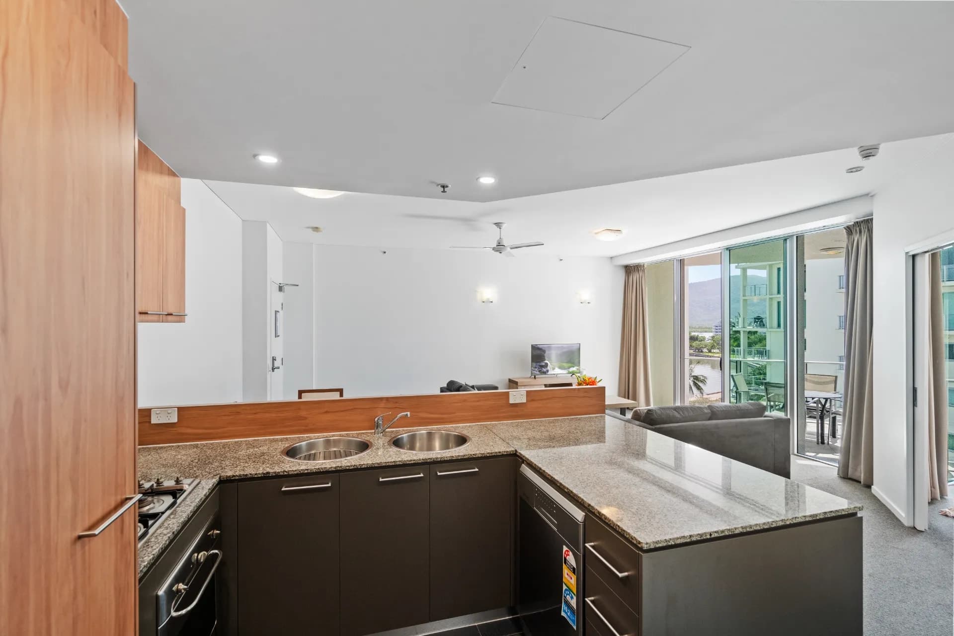 906/99 Esplanade, Cairns City - Thumbnail 5