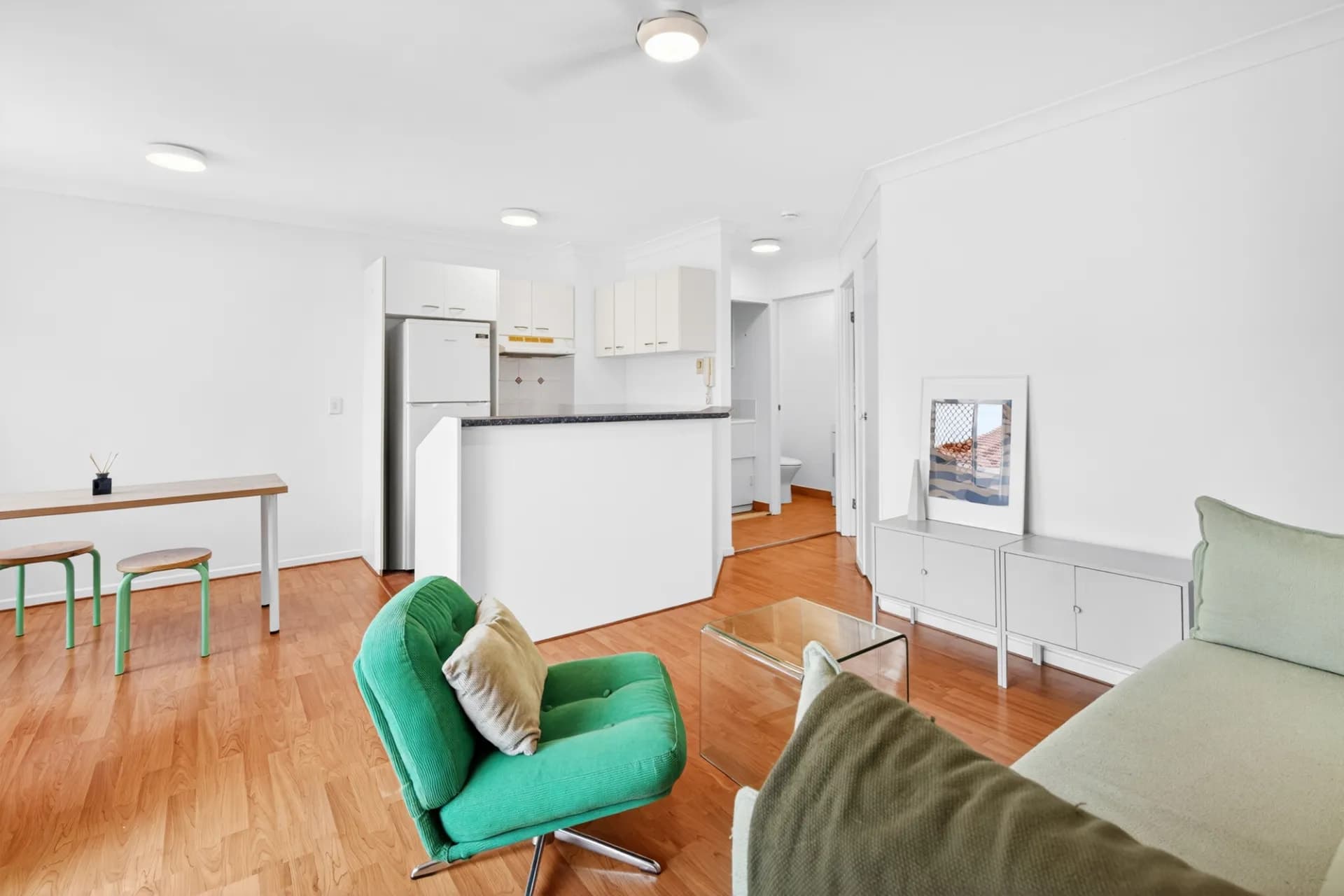23/14-16 Spendelove Avenue, Southport - Thumbnail 3