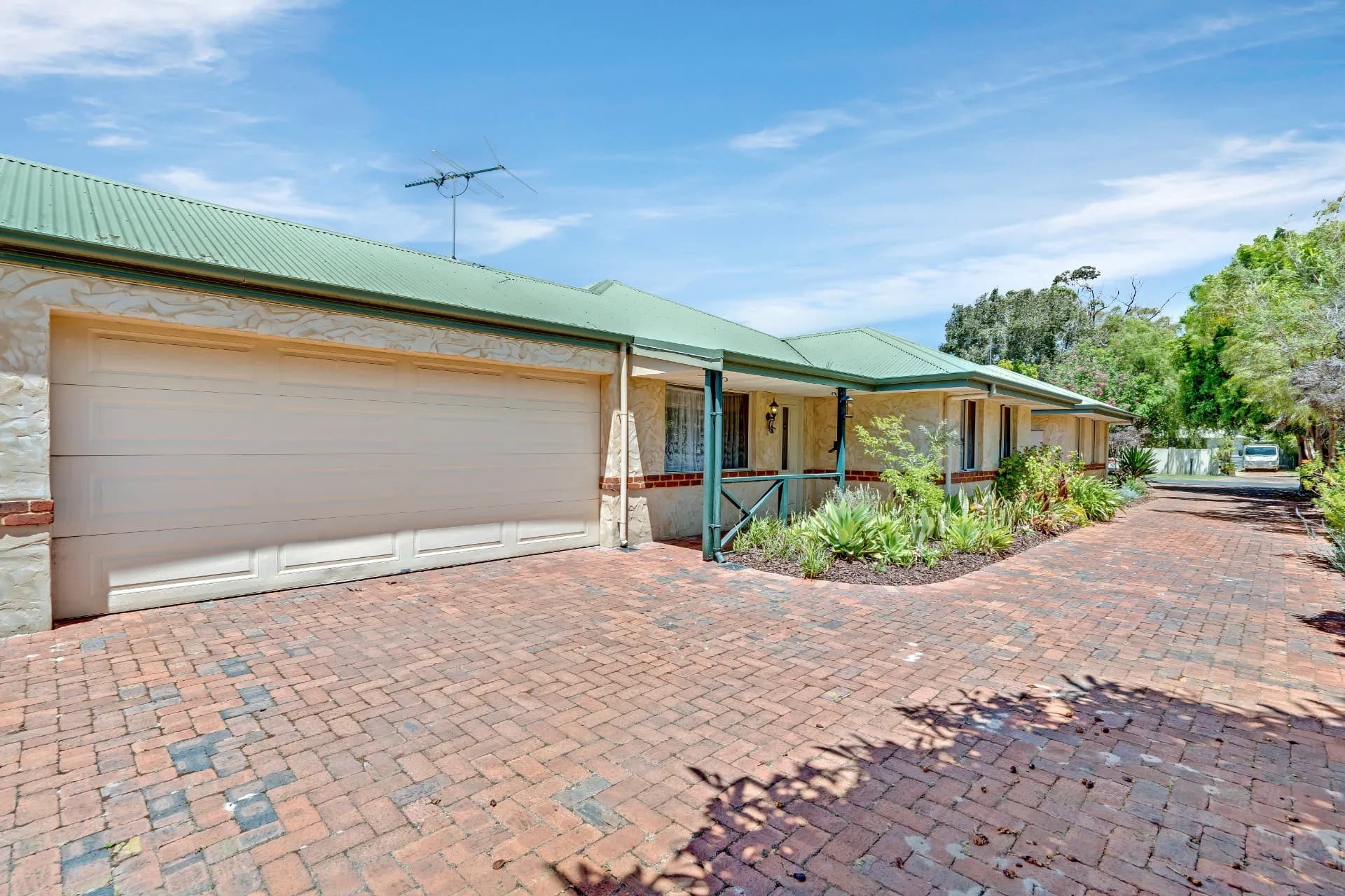 2/37 Fairbairn Road, Busselton, WA, Busselton - Thumbnail 2