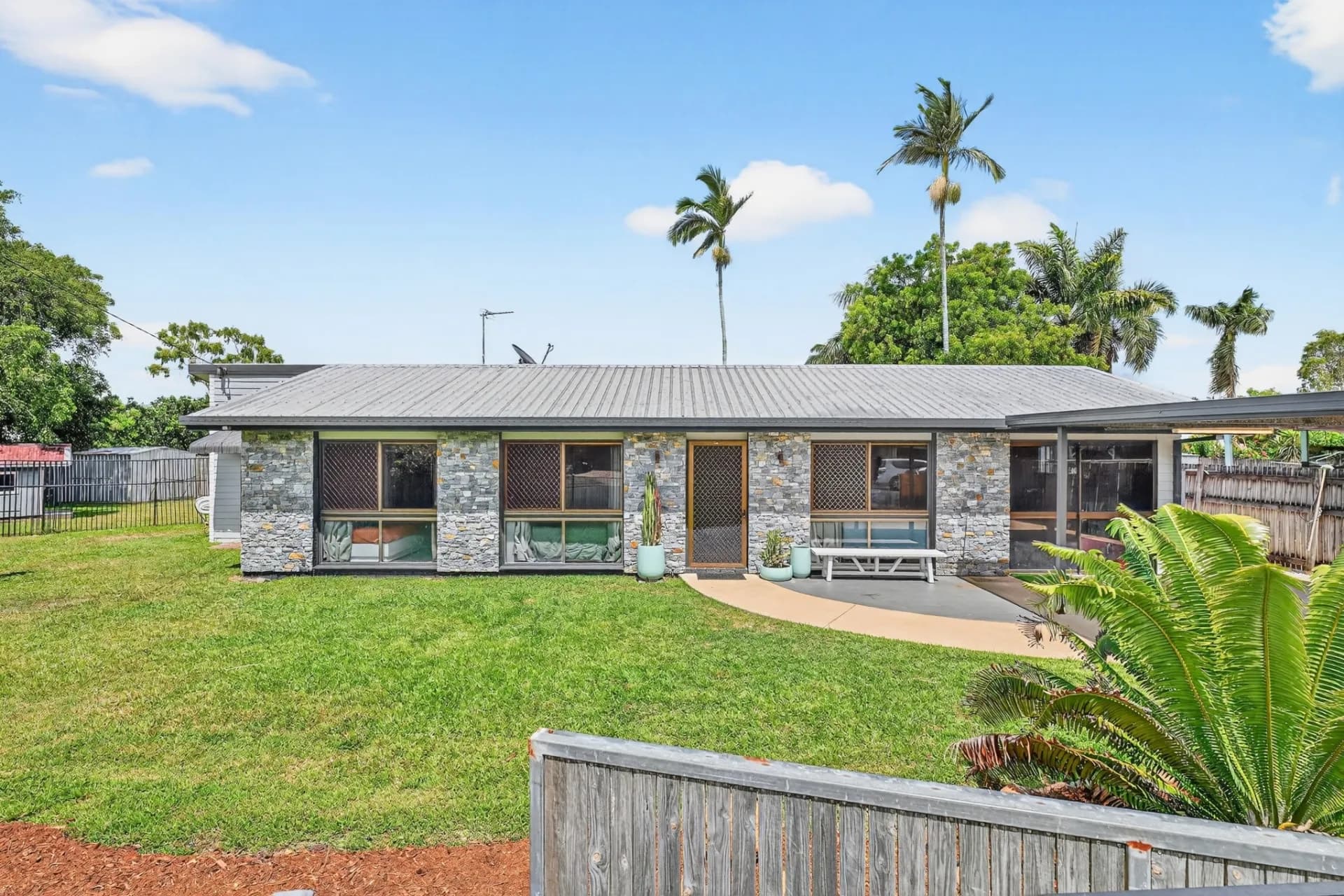 11 Woodlea Court, Kelso - Image 1