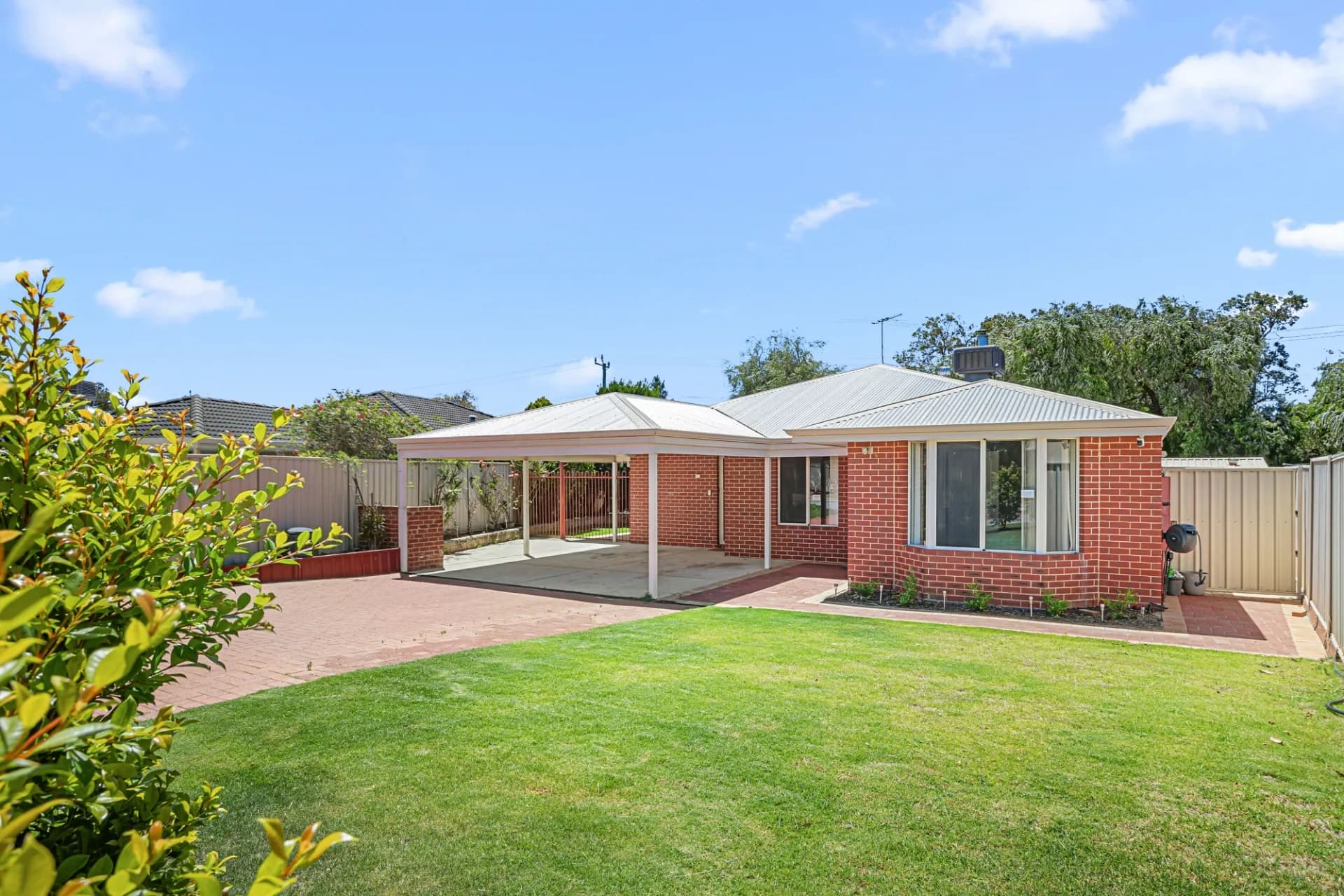 10 Shadwell Court, Caversham - Image 1