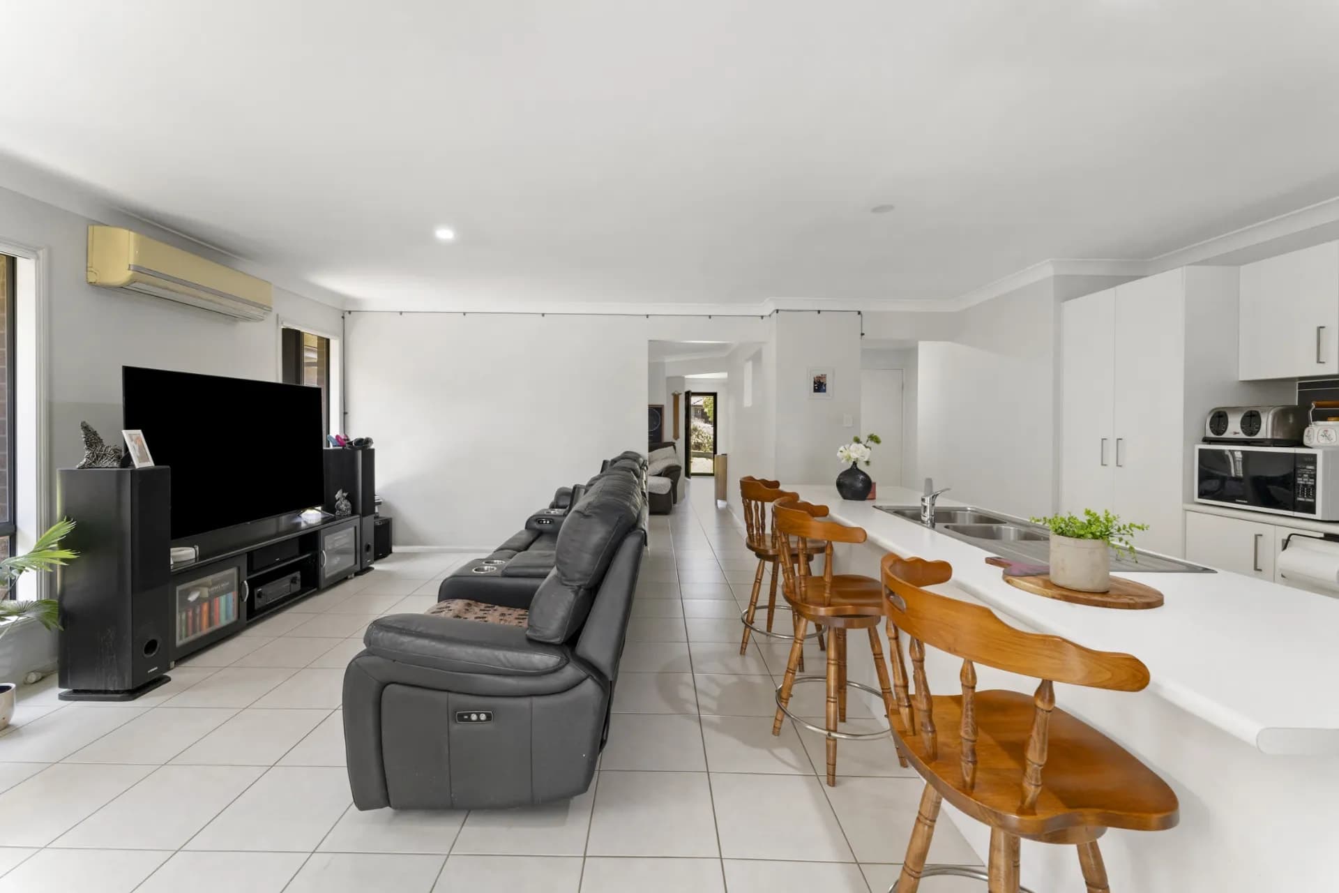 24 Evergreen Way, Gillieston Heights - Thumbnail 2