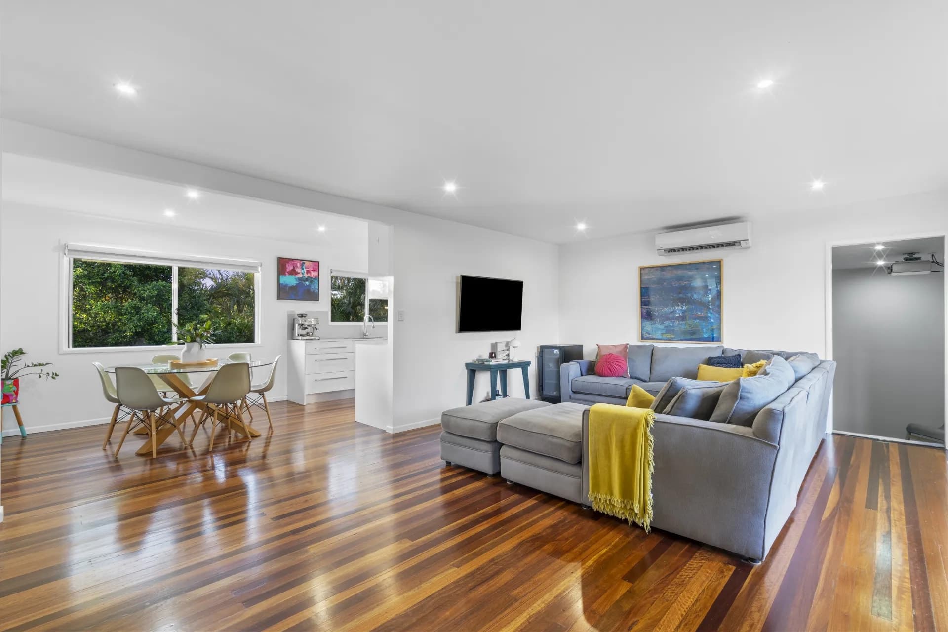 28 Glenrowen Street, Chermside West - Thumbnail 2