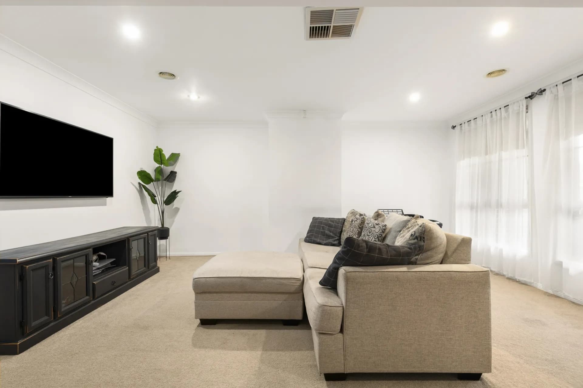 1 Persimmon Place, Werribee - Thumbnail 2
