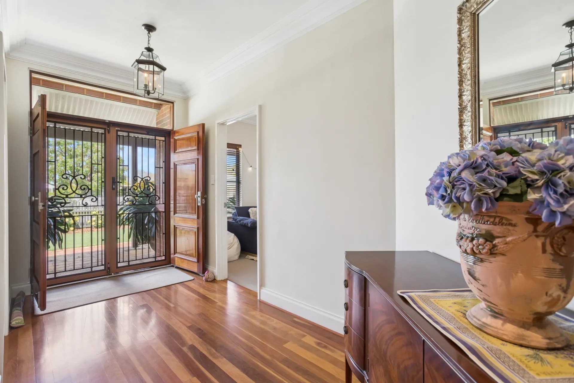 12 Holmesdale Road, Woodbridge - Thumbnail 2