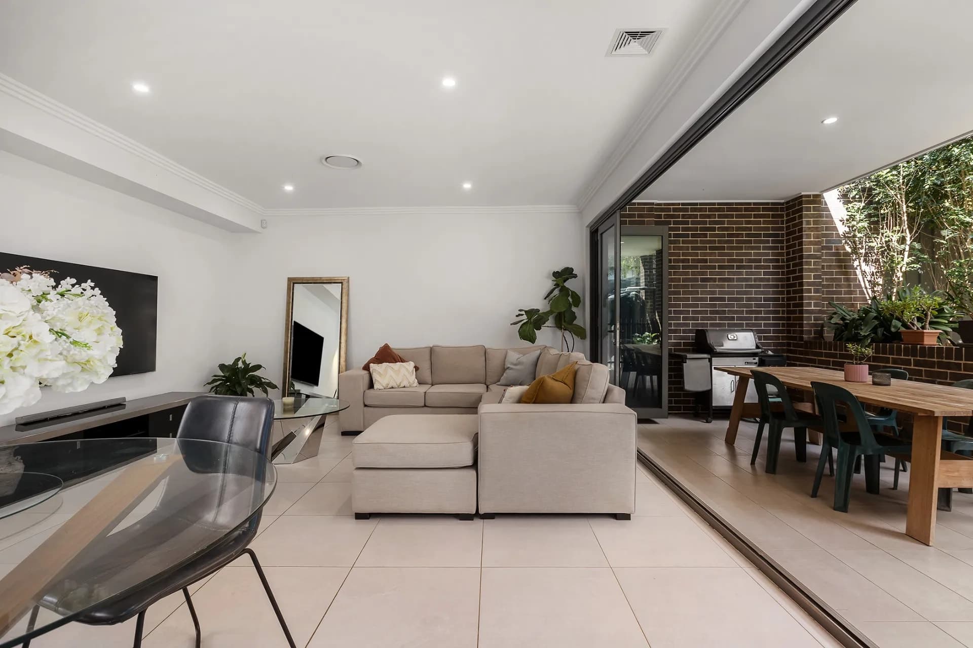 125 Moffatts Drive, Dundas Valley - Thumbnail 2