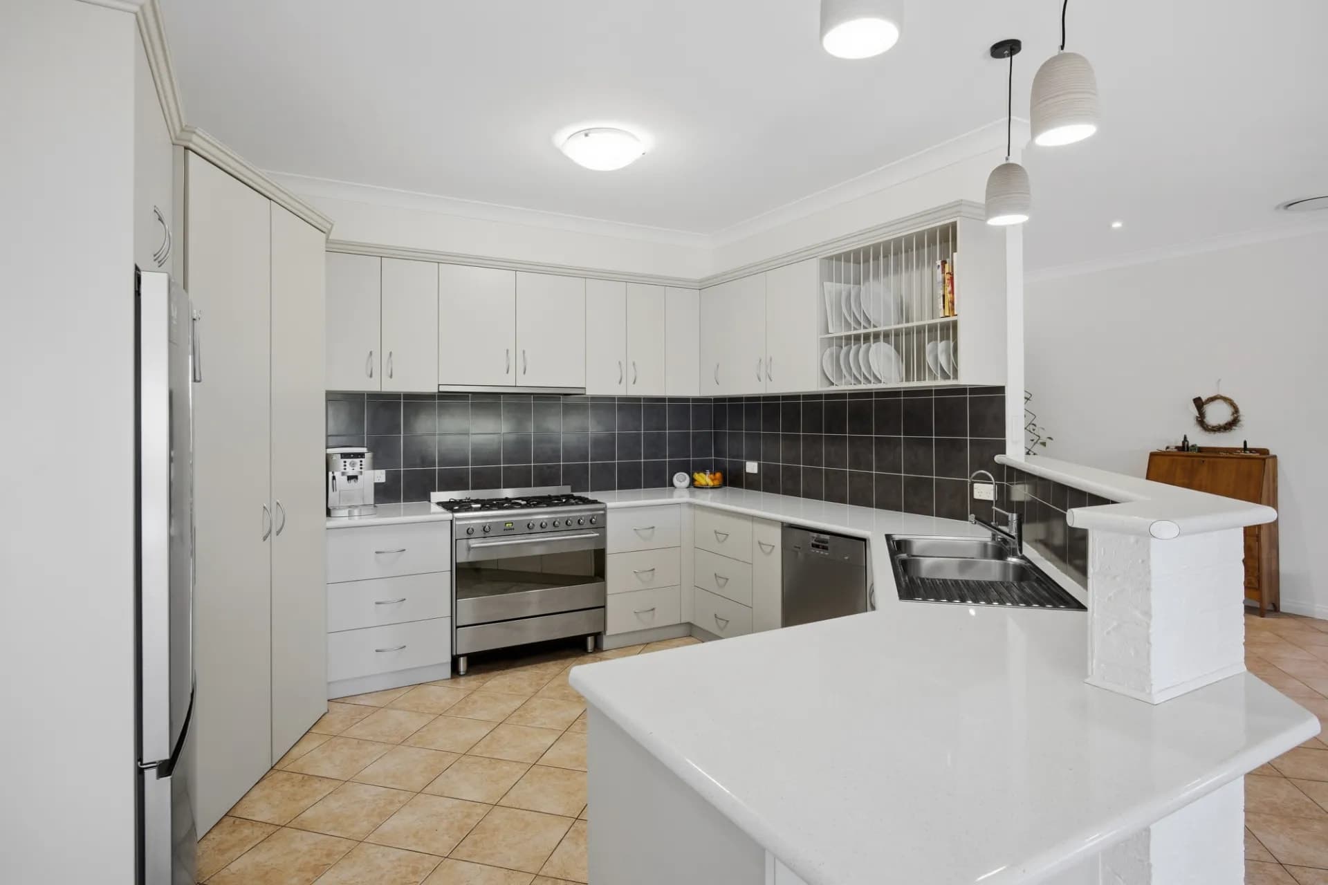 9 Keane  Place, Kooringal - Thumbnail 8