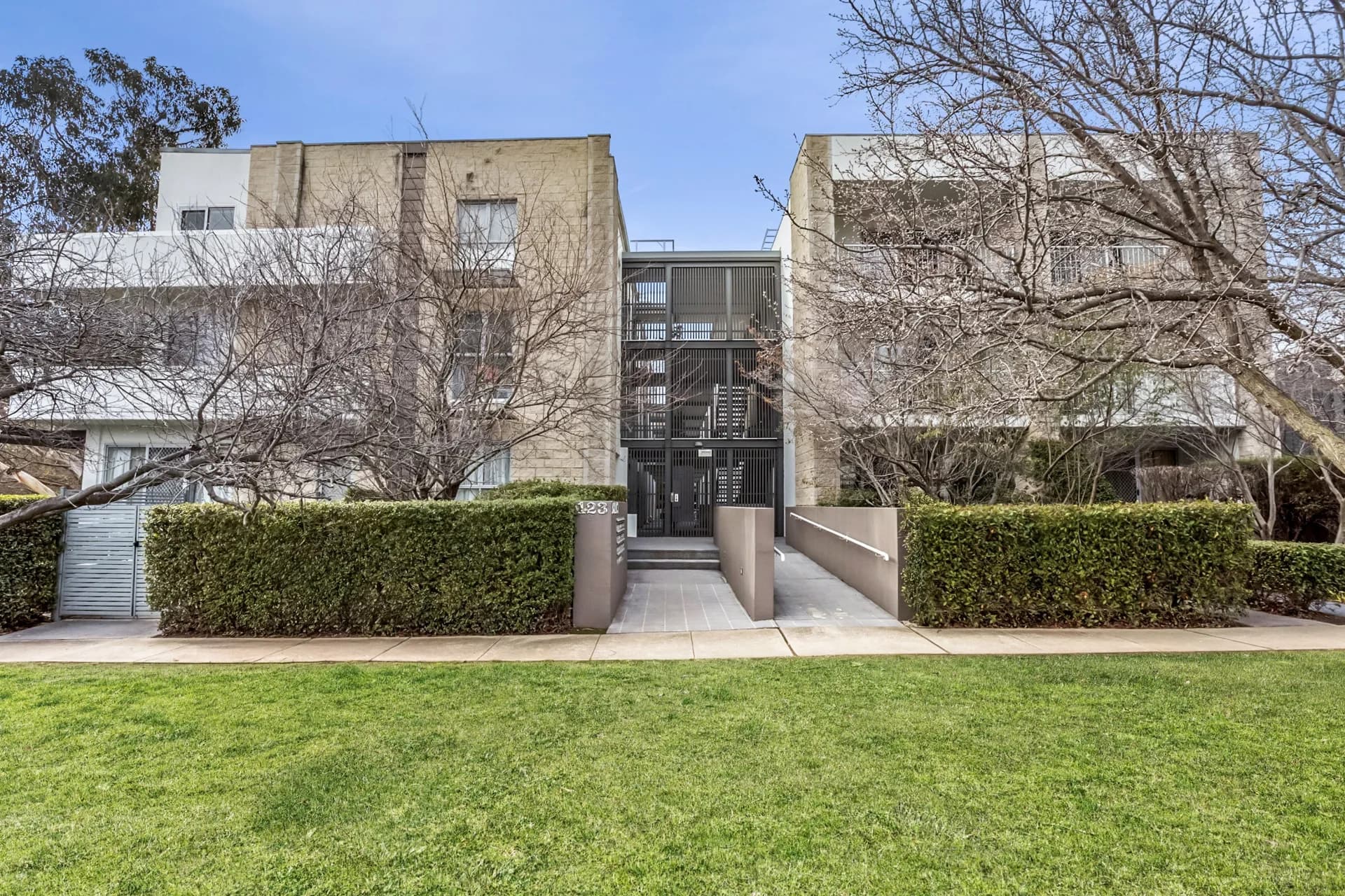 18/123 Lowanna Street, Braddon., Braddon - Image 1