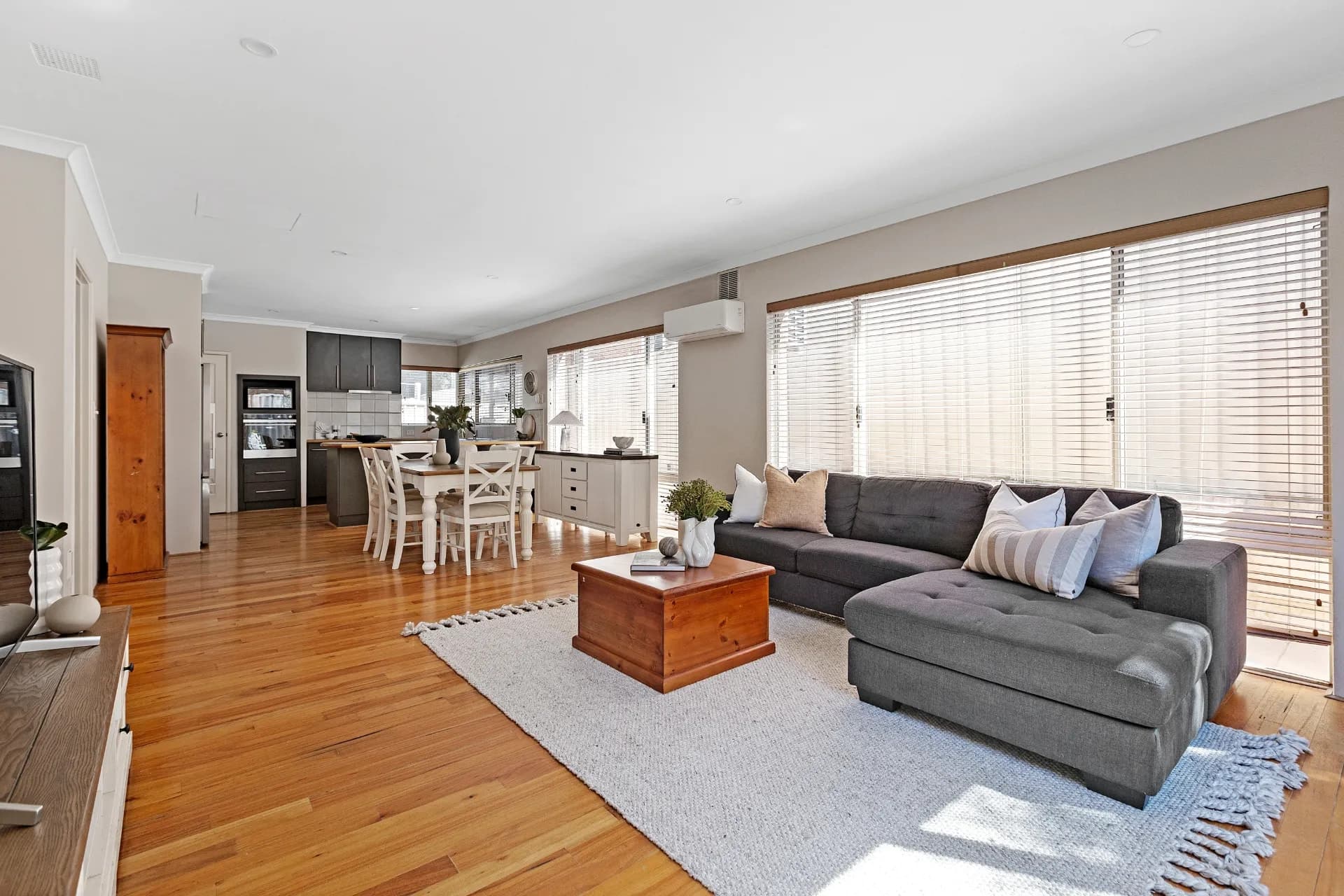 22 Wisbech Street, Bayswater - Thumbnail 2