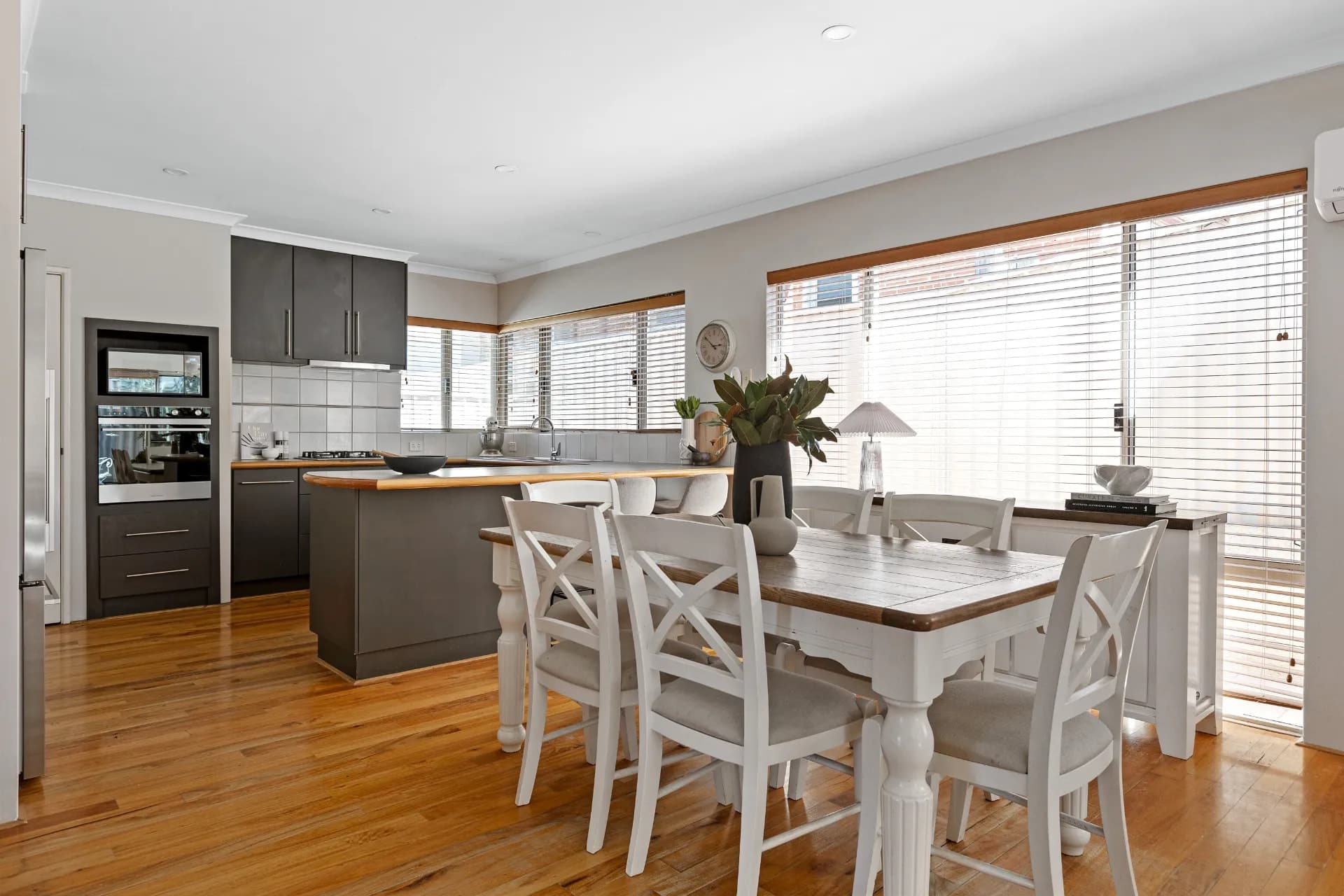 22 Wisbech Street, Bayswater - Thumbnail 3