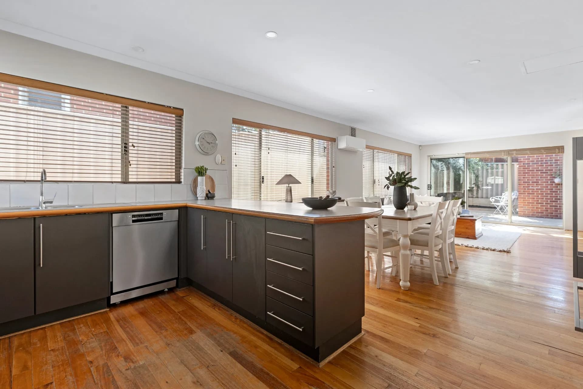 22 Wisbech Street, Bayswater - Thumbnail 4