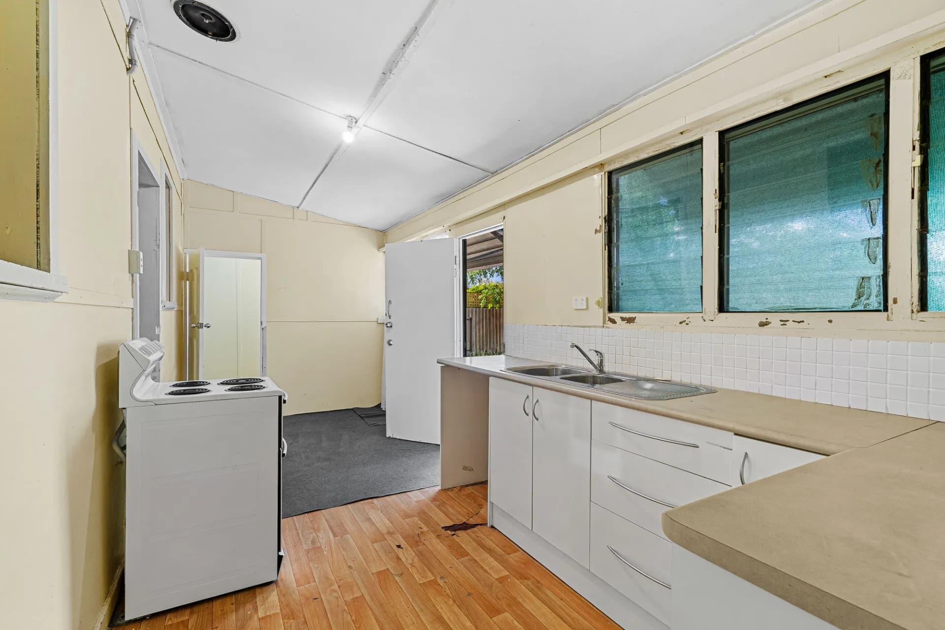 1b Brooking Road, Coodanup - Thumbnail 7