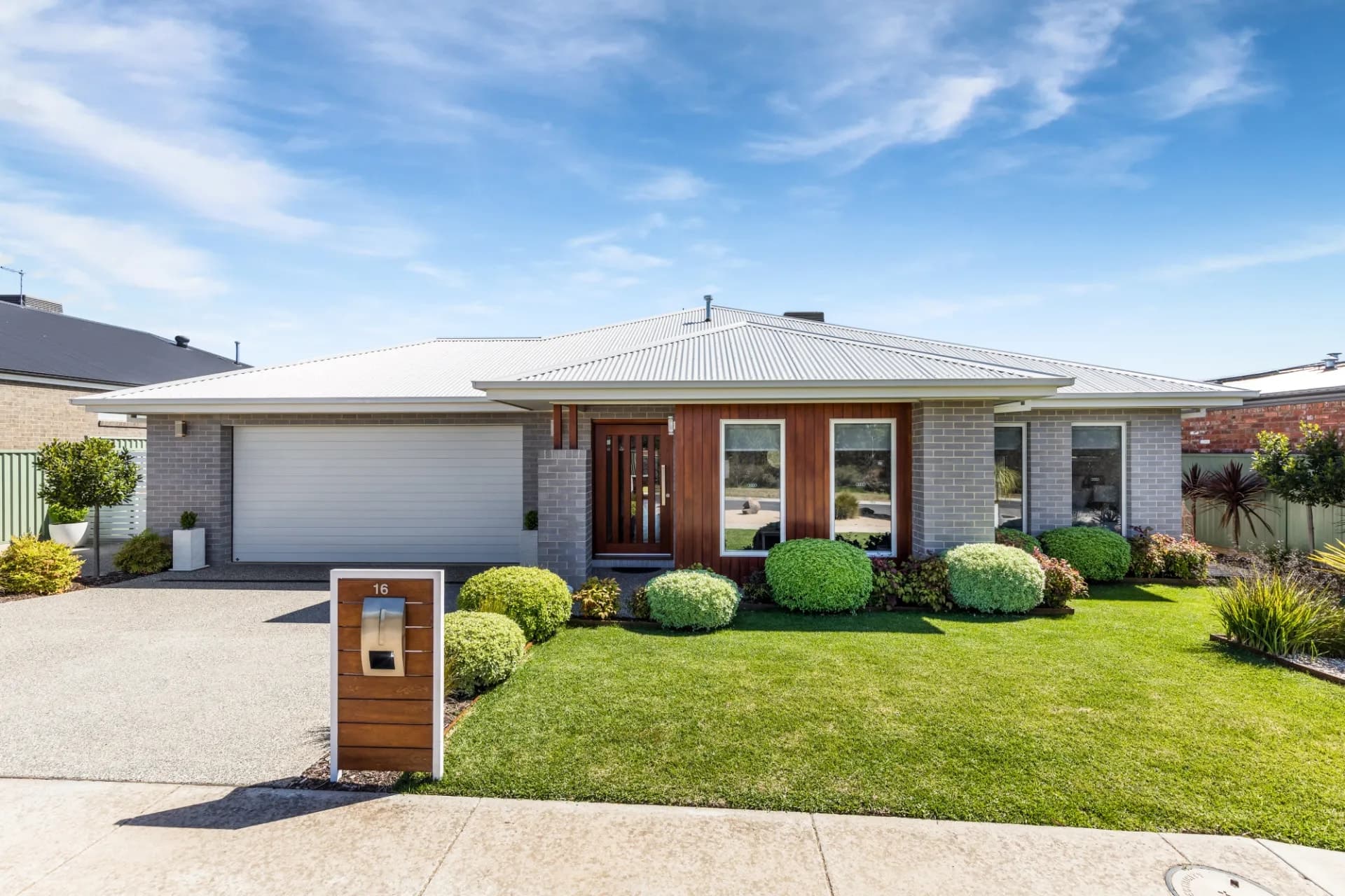 16 Argyll Drive, Junortoun - Image 1