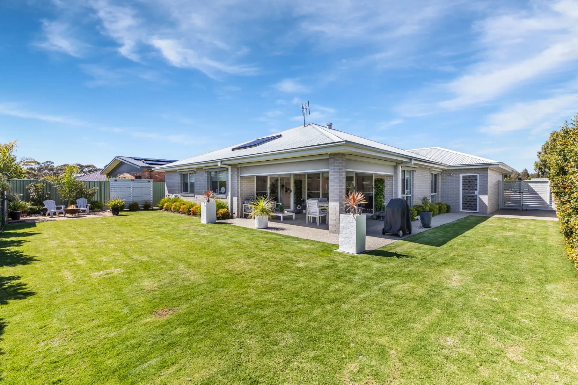 16 Argyll Drive, Junortoun - Thumbnail 2