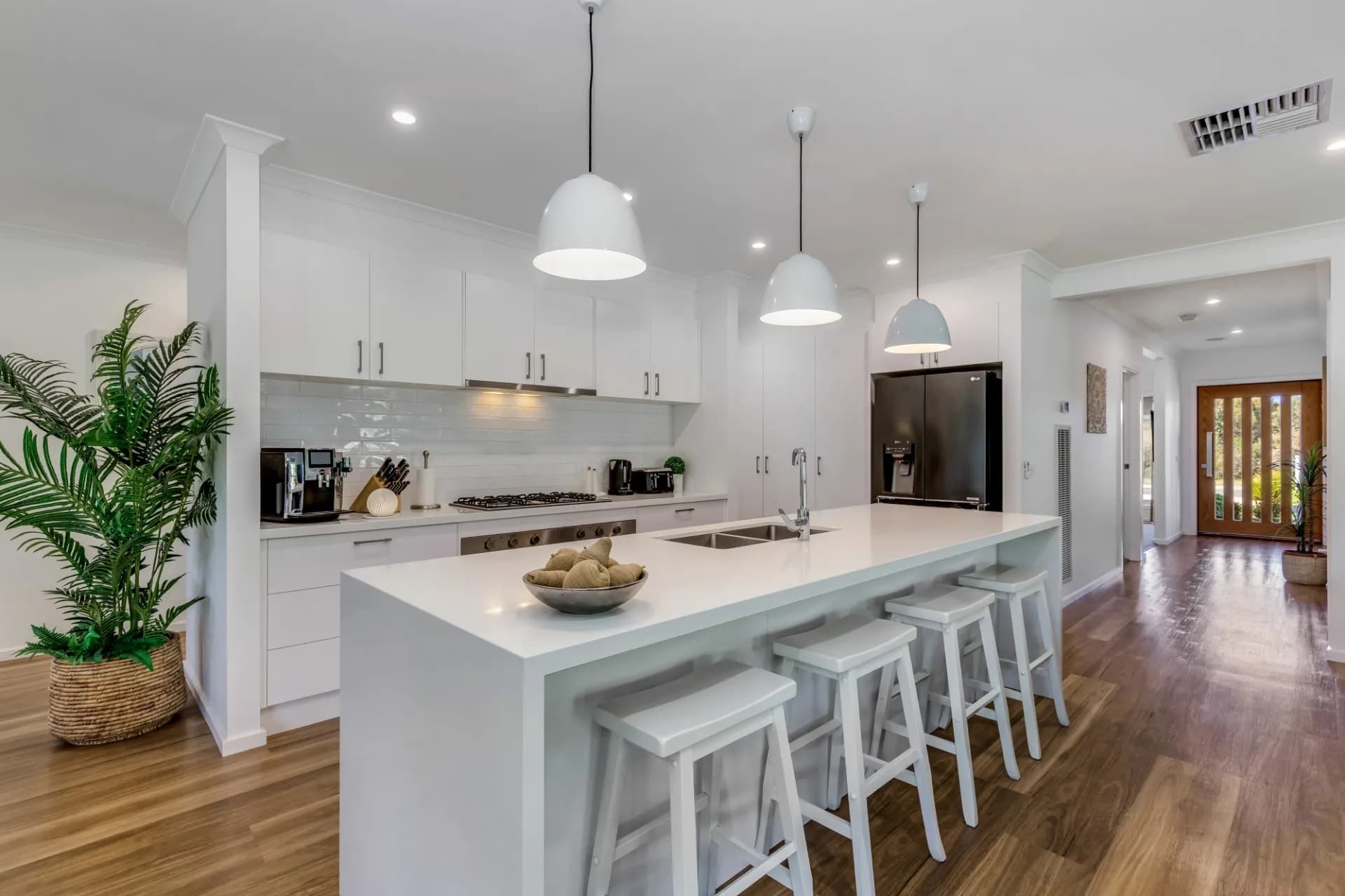 16 Argyll Drive, Junortoun - Thumbnail 3