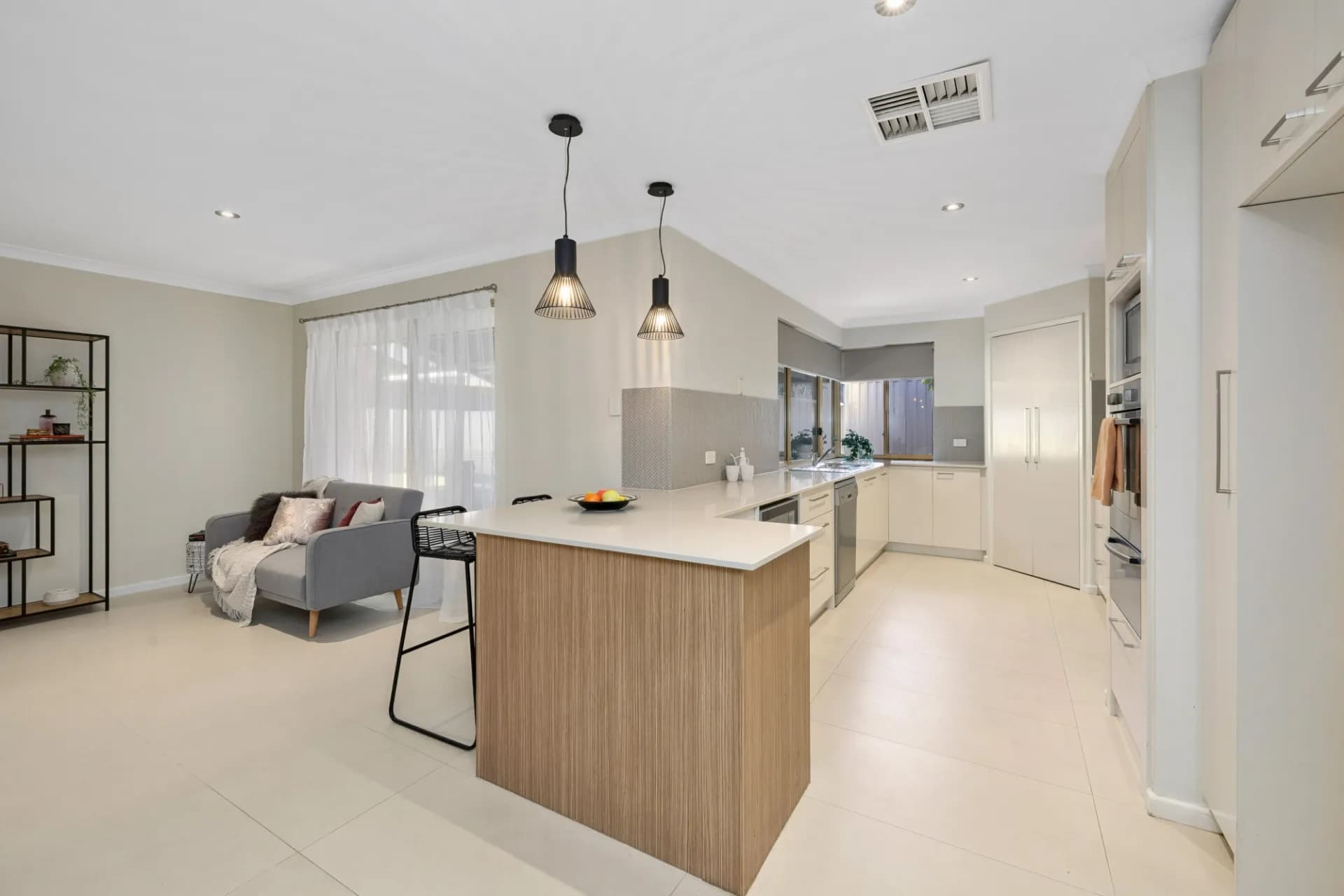 6 Treaty Oak Cove, Bibra Lake - Thumbnail 2