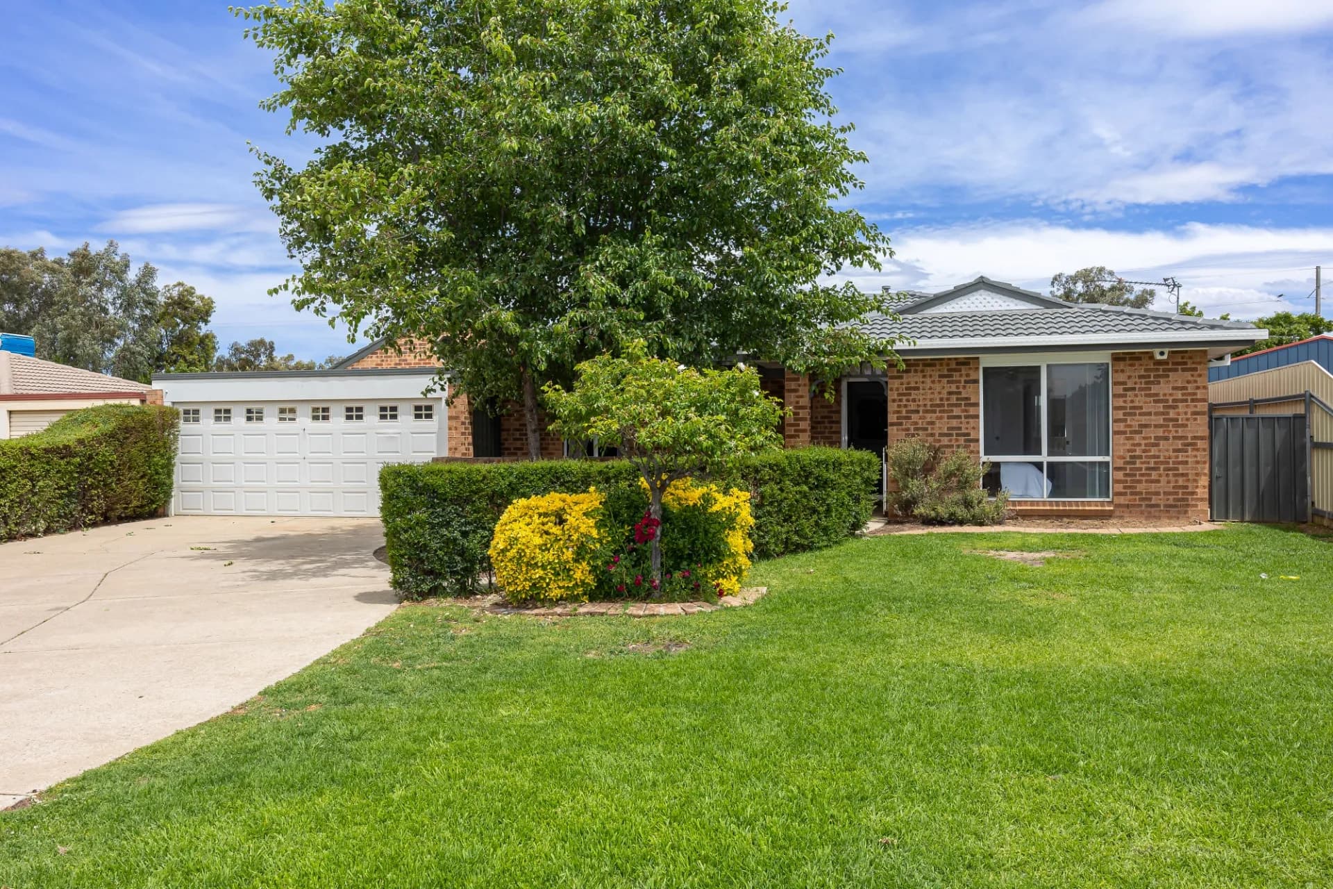 11 Yungana  Place, Glenfield Park - Image 1