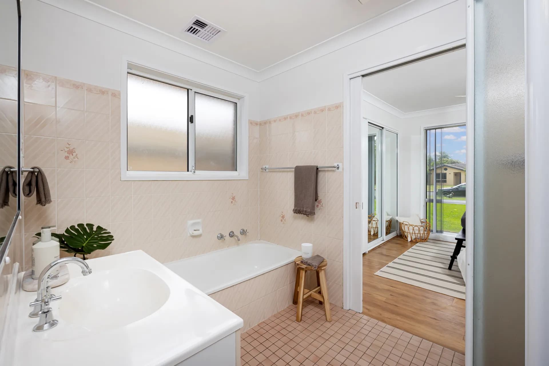 11 Yungana  Place, Glenfield Park - Thumbnail 8
