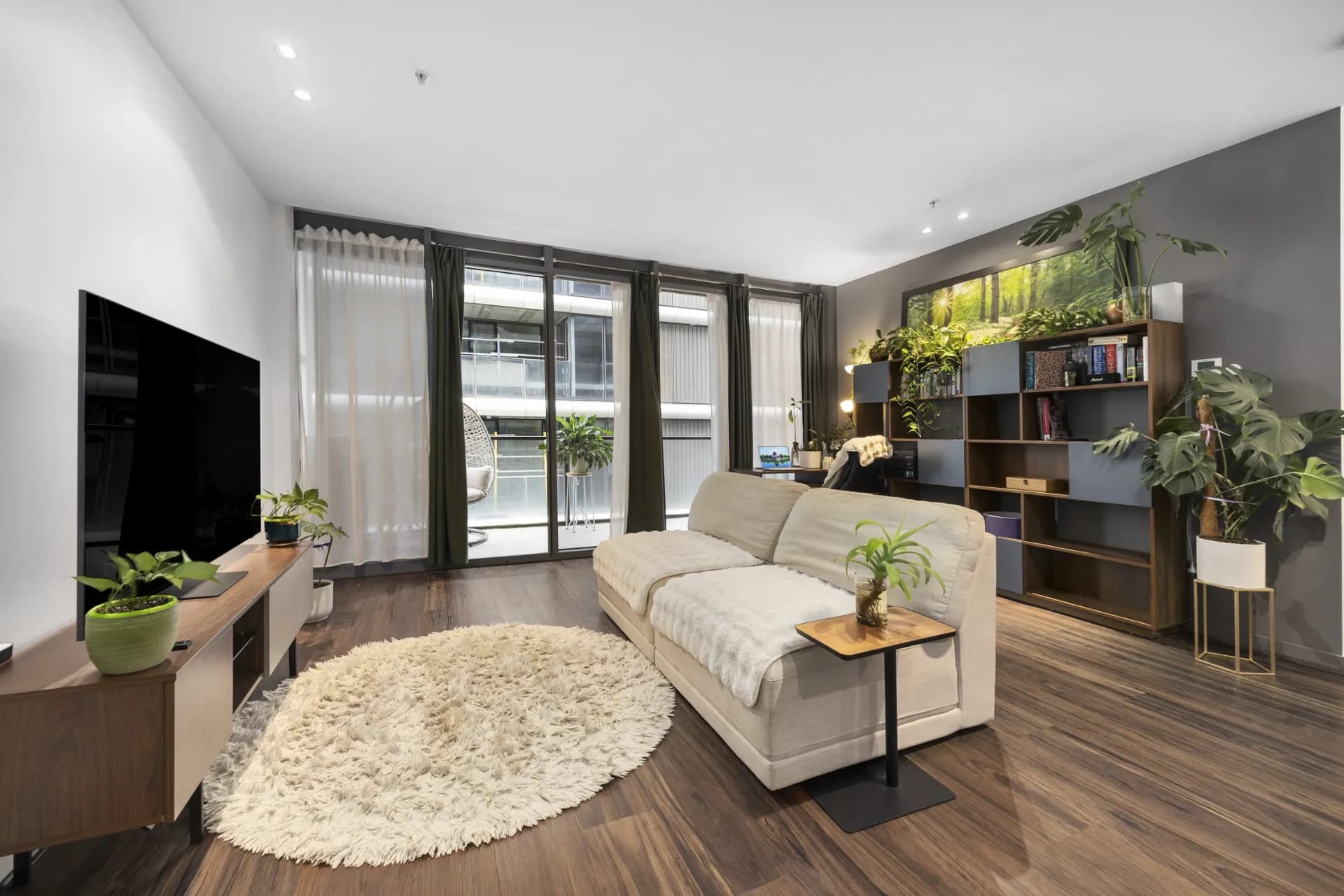 904/55 Queens Road, Melbourne - Thumbnail 2