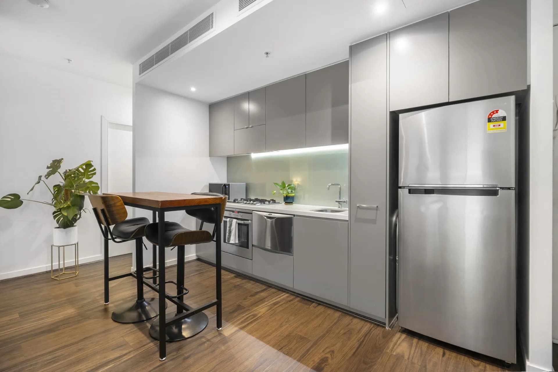 904/55 Queens Road, Melbourne - Thumbnail 3