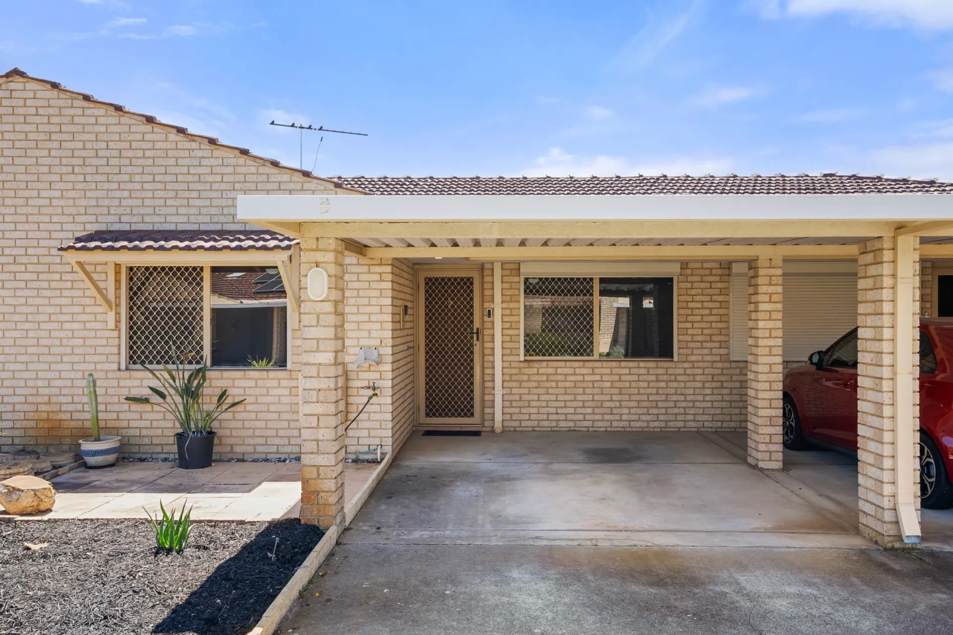 2/16 Hefron Street, Rockingham., Rockingham - Thumbnail 2