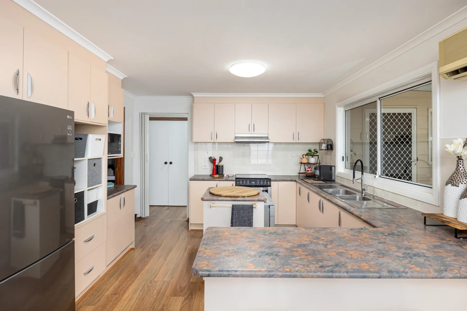 18 Allonby  Avenue, Forest Hill - Thumbnail 5