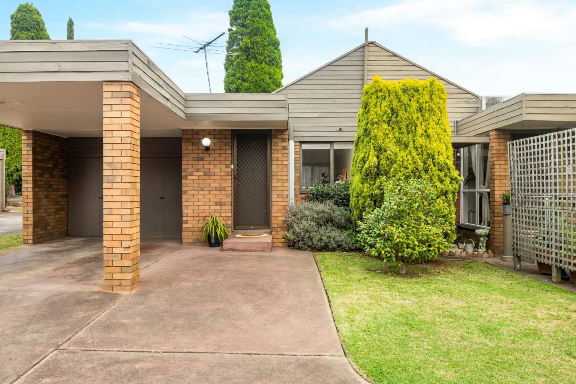 9/3 Hermitage Road, Newtown - Image 1
