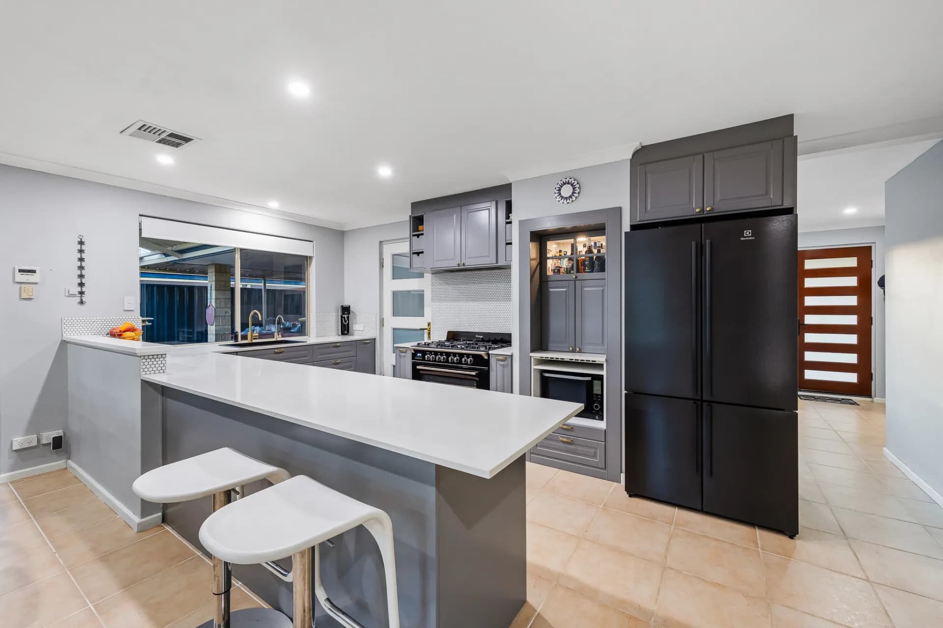 11 Blanc Close, Caversham - Thumbnail 2