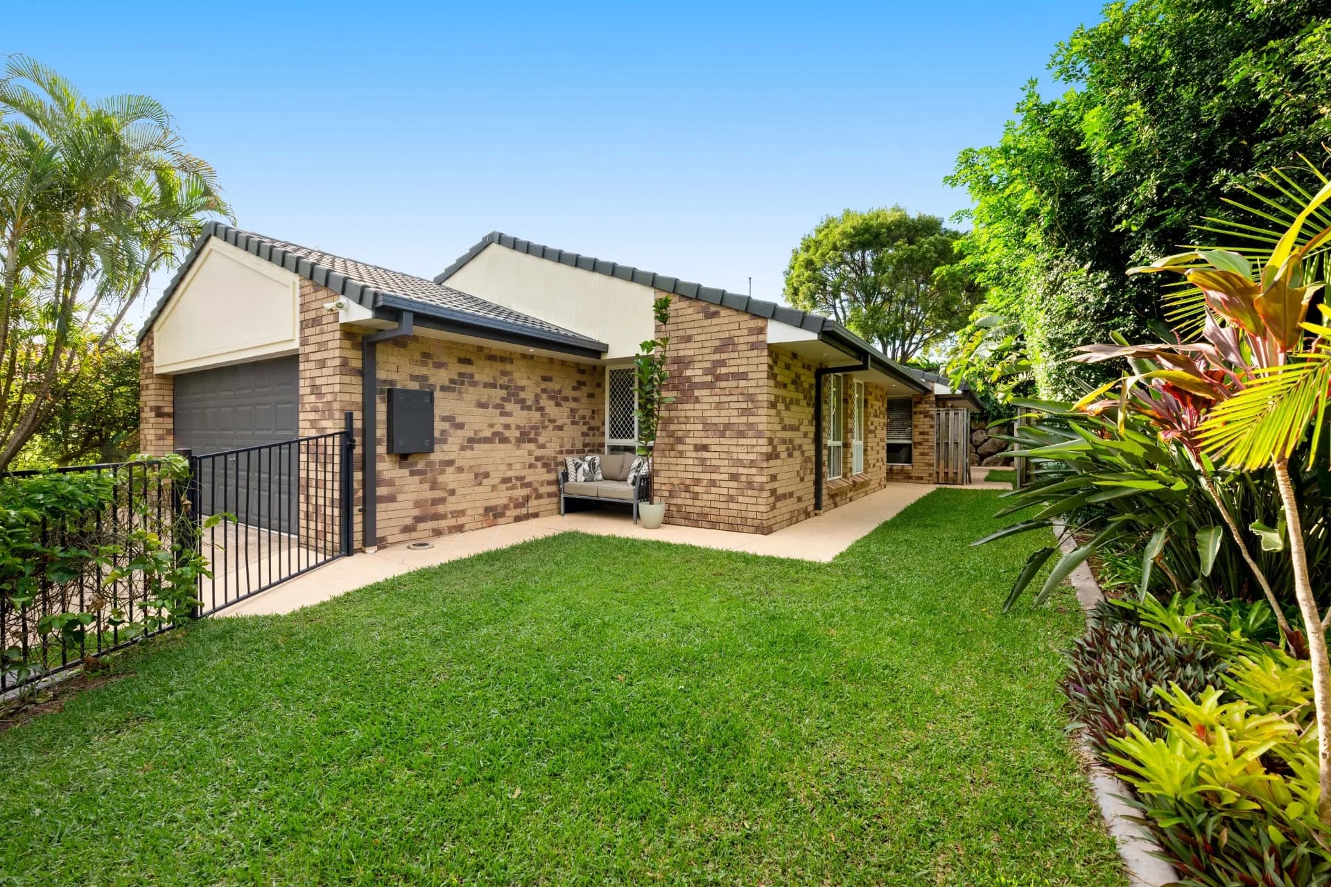 8 Watson Court, Seventeen Mile Rocks., Seventeen Mile Rocks - Thumbnail 2