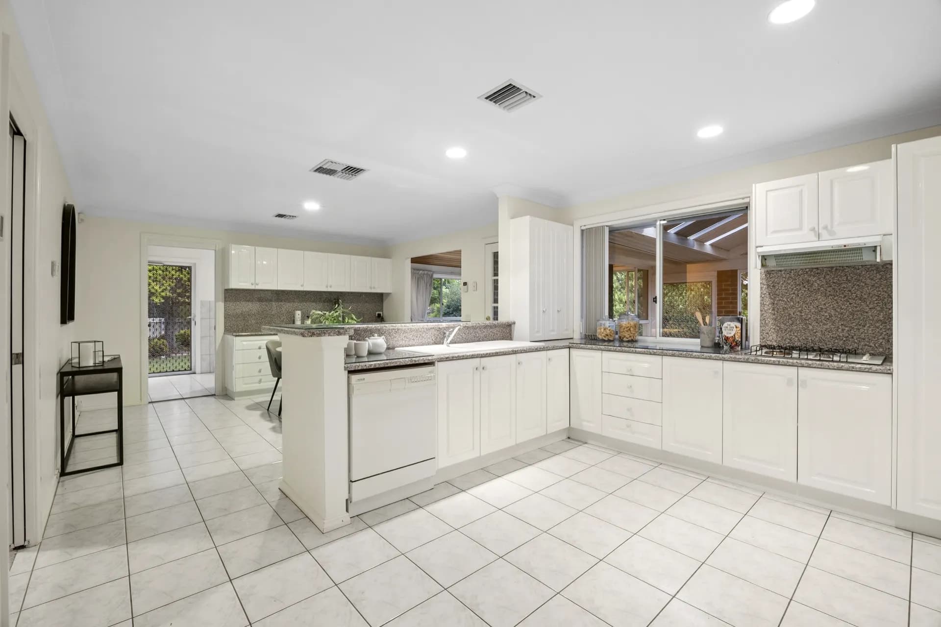 5 Coachwood Avenue, Jerrabomberra., Jerrabomberra - Thumbnail 6